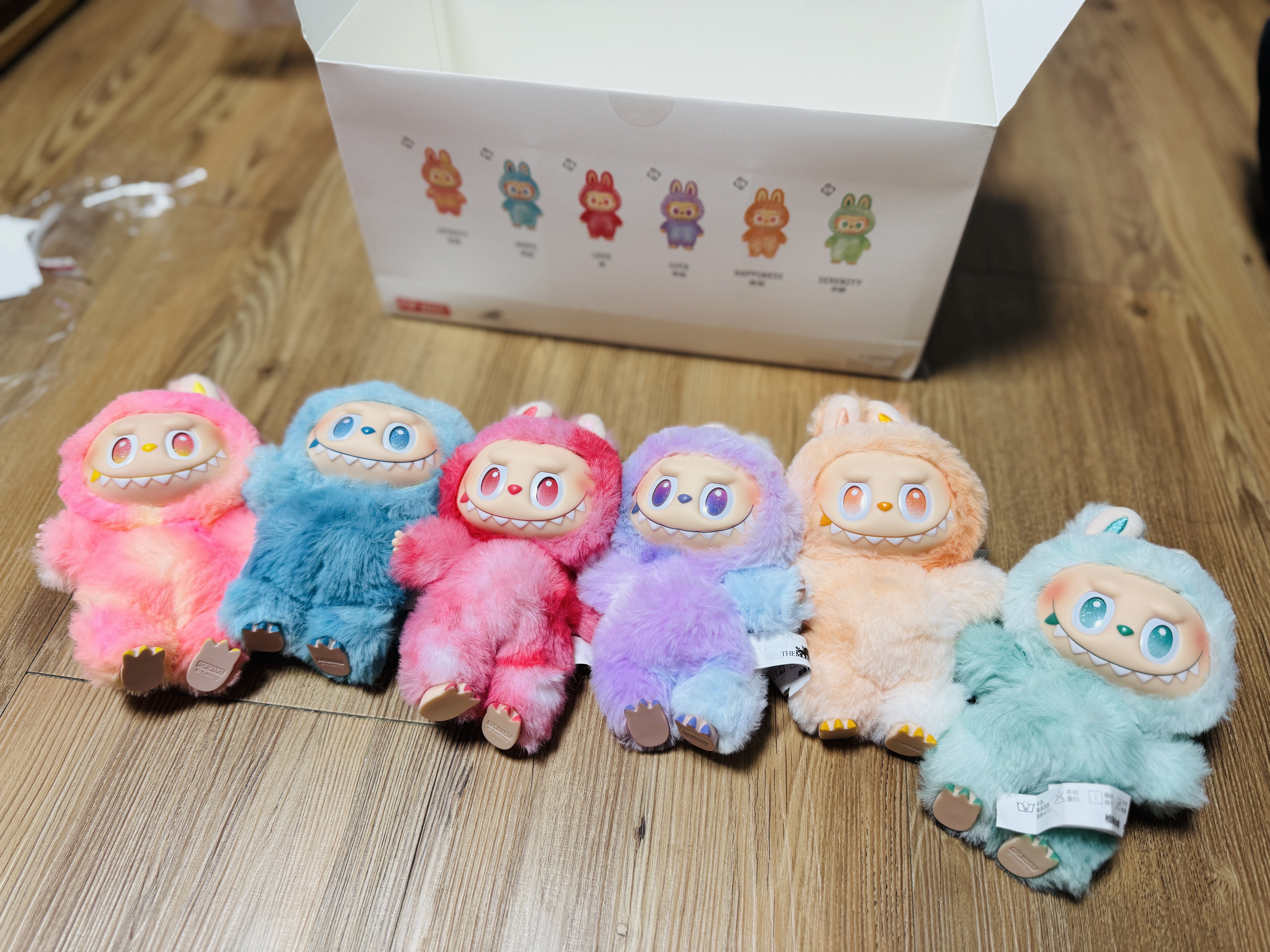 Pop Mart Labubu The Monsters Highlight Series Sealed Case (6 Blind Boxes), Pop Mart Labubu The Monsters Highlight Series Luck Keyring (Opened Case) 착용 스타일 - 1