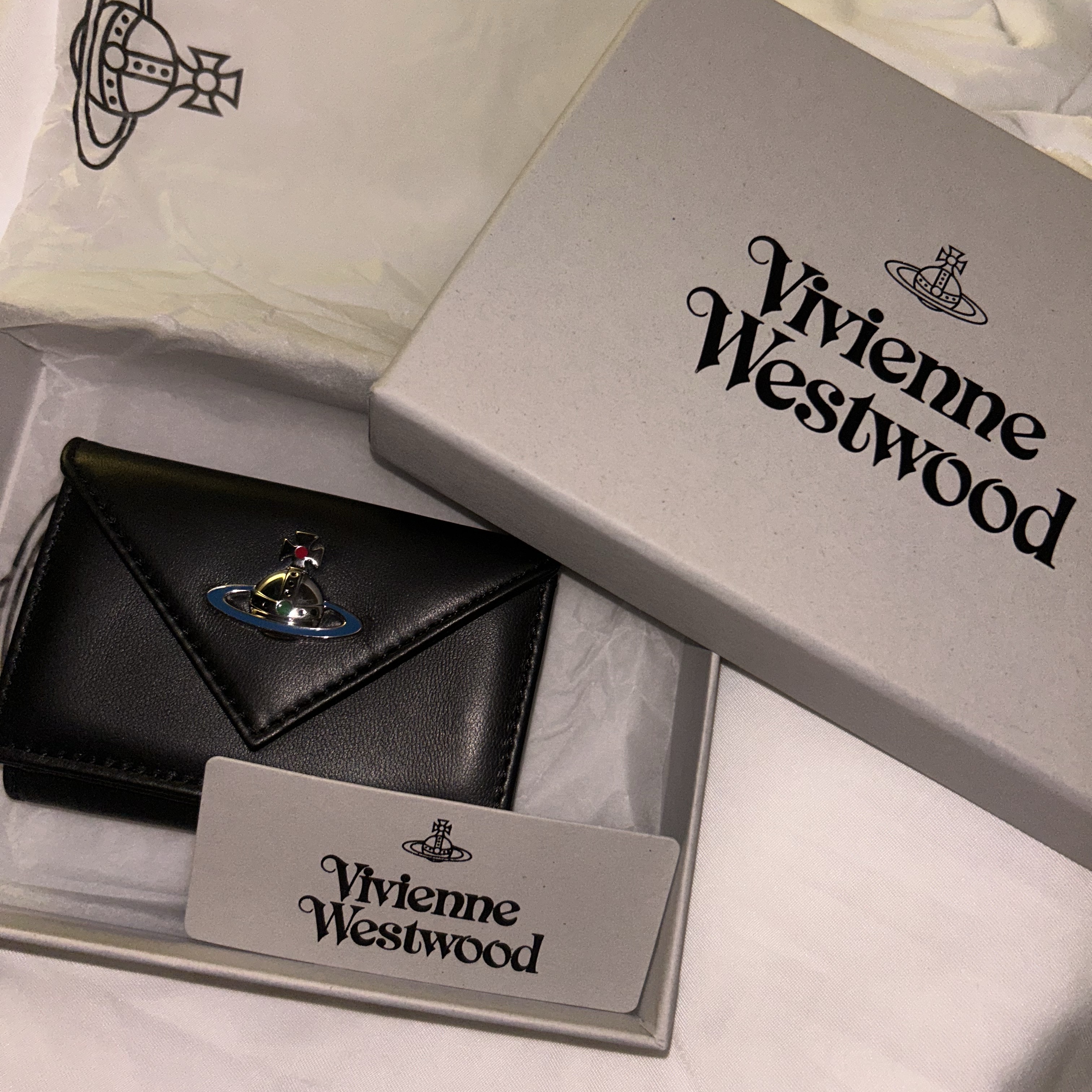 Vivienne Westwood Envelope Orb Logo Bi-Fold Wallet Black 착용 스타일