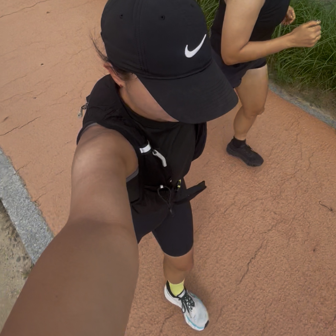 (W) On Running Cloudmonster 2 Cream Horizon, Nike Dri-Fit Aerobil Legacy 91 Cap Black 착용 스타일 - 1