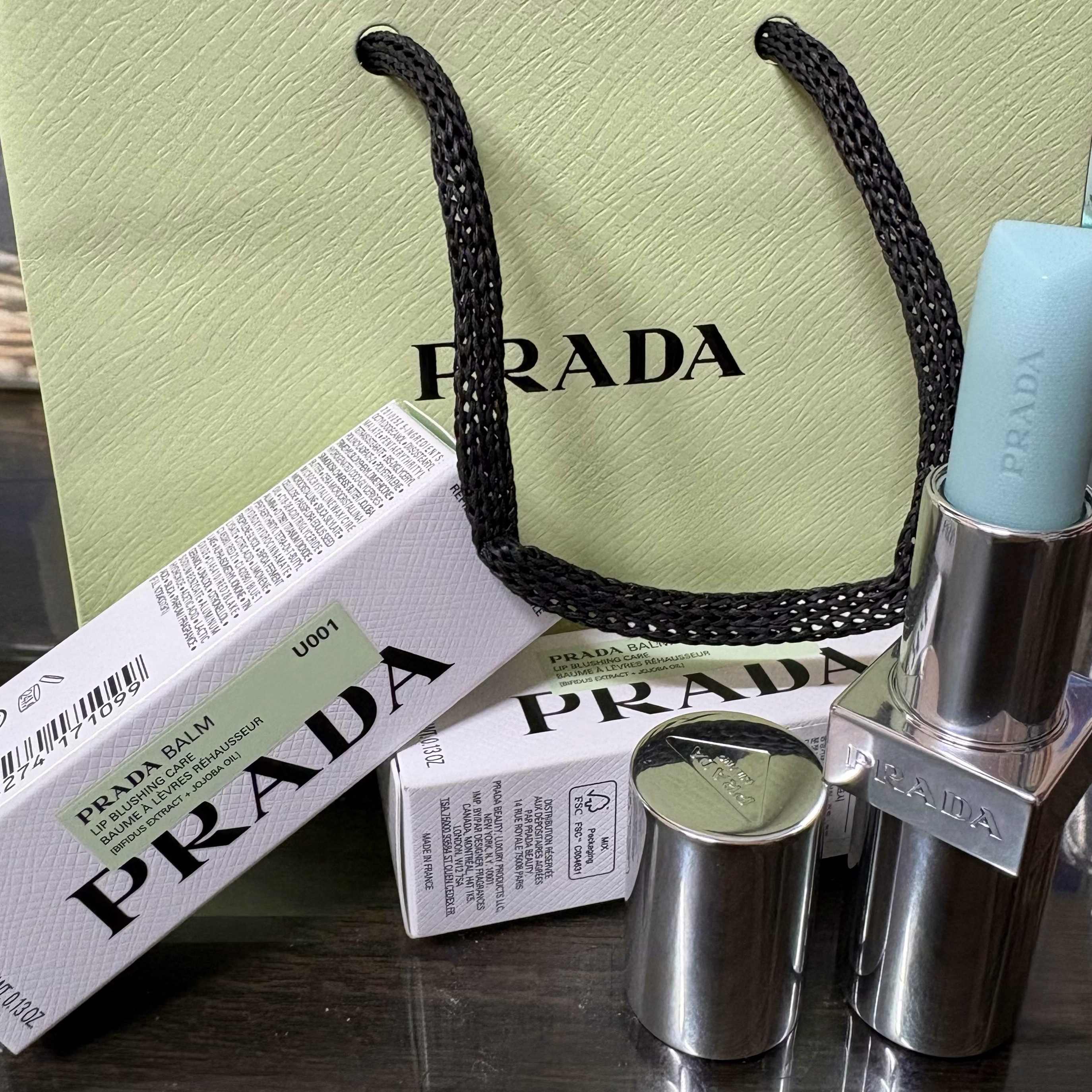 Prada Blushing Care Lip Balm U001 Astral Pink 착용 스타일