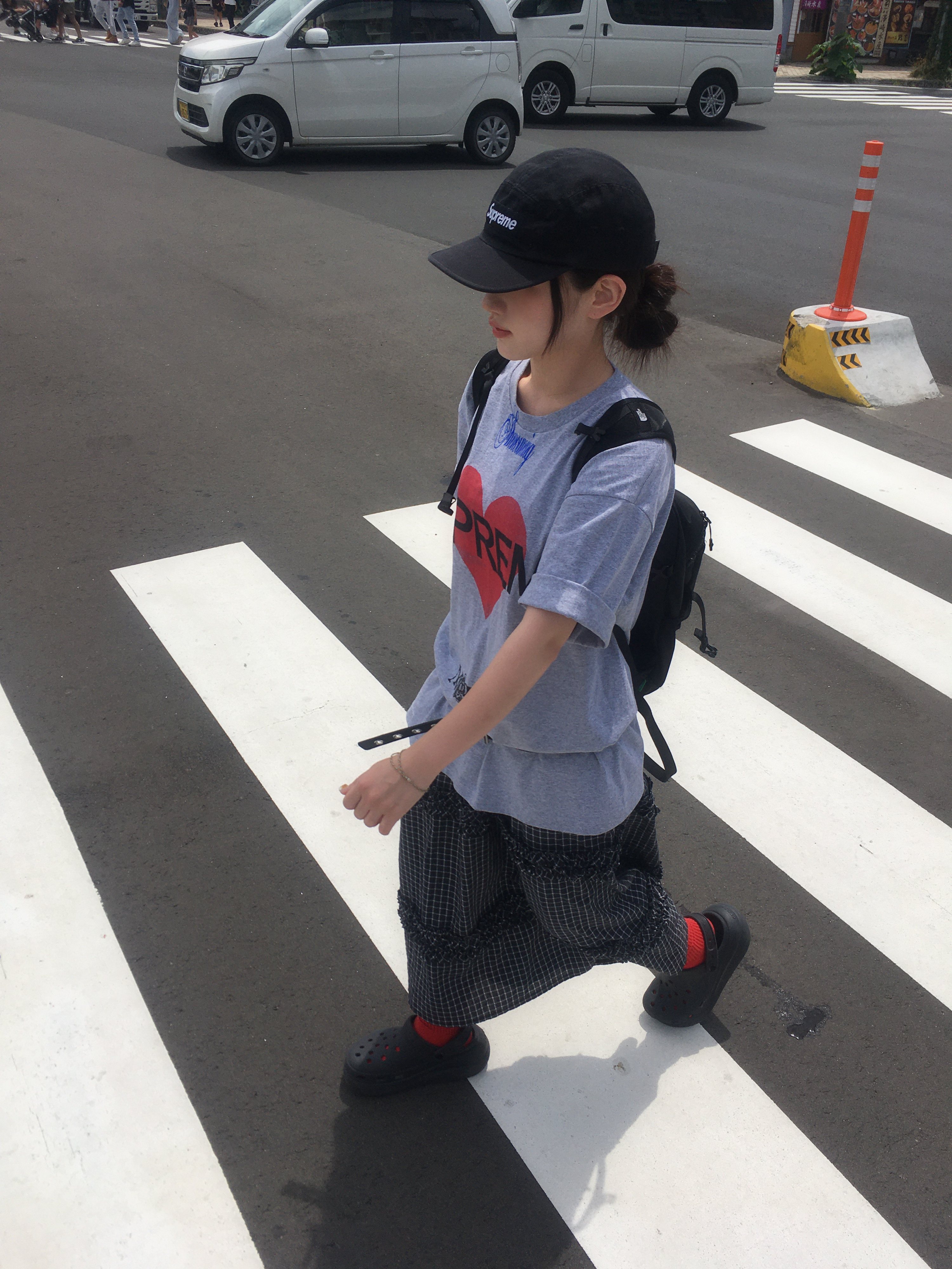 Supreme Announcing T-Shirt Heather Grey - 25SS 착용 스타일