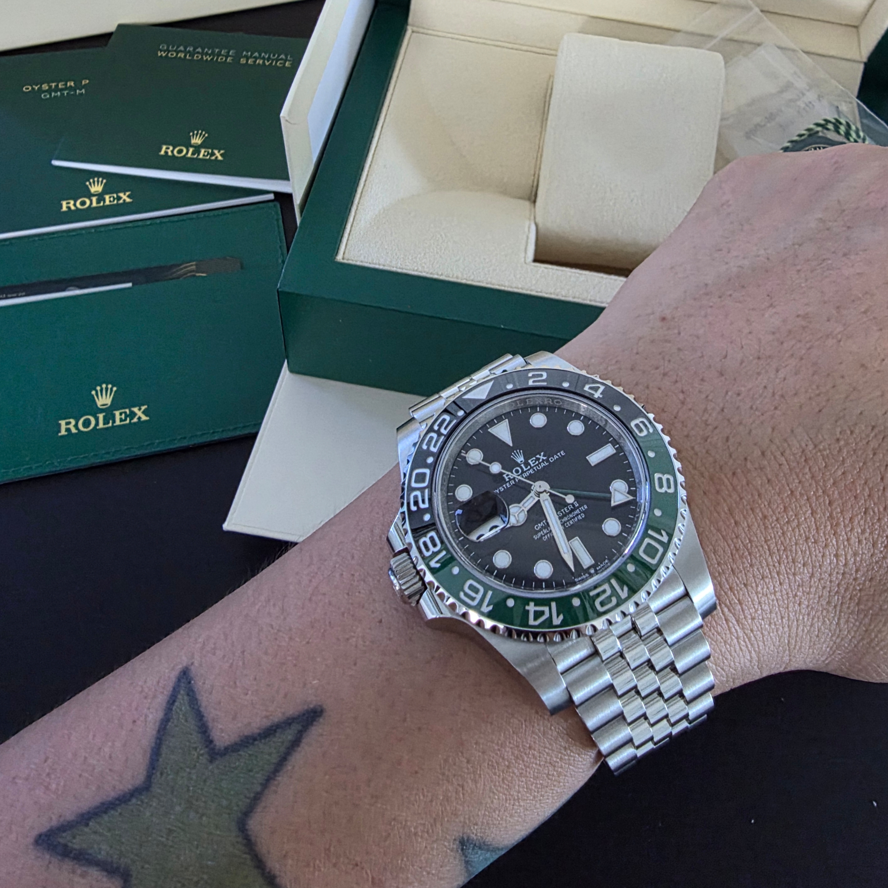 Rolex GMT-Master II 40mm 126720VTNR Black Jubilee 착용 스타일 - 1