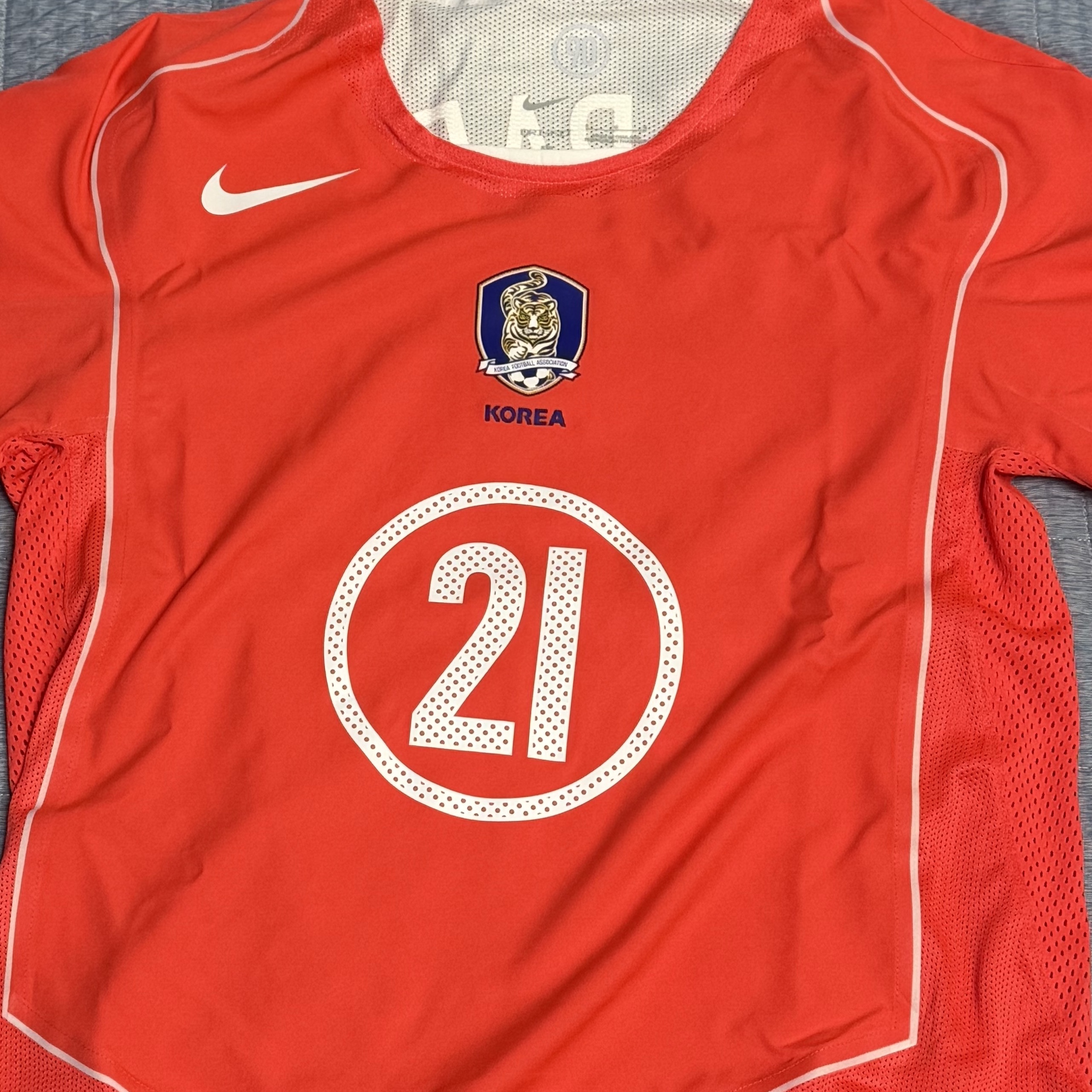 Nike Park Ji-Sung South Korea 2004 Total 90 Reissue Soccer Replica Jersey (Marking Ver.) 착용 스타일 - 1