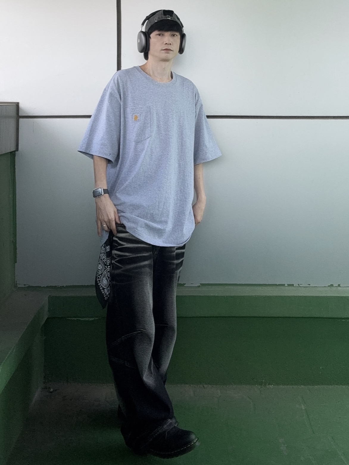 Dr. Martens 1461 Ambassador Black, BLR Embossed Wave Washing Wide Denim Pants Black 착용 스타일 - 3