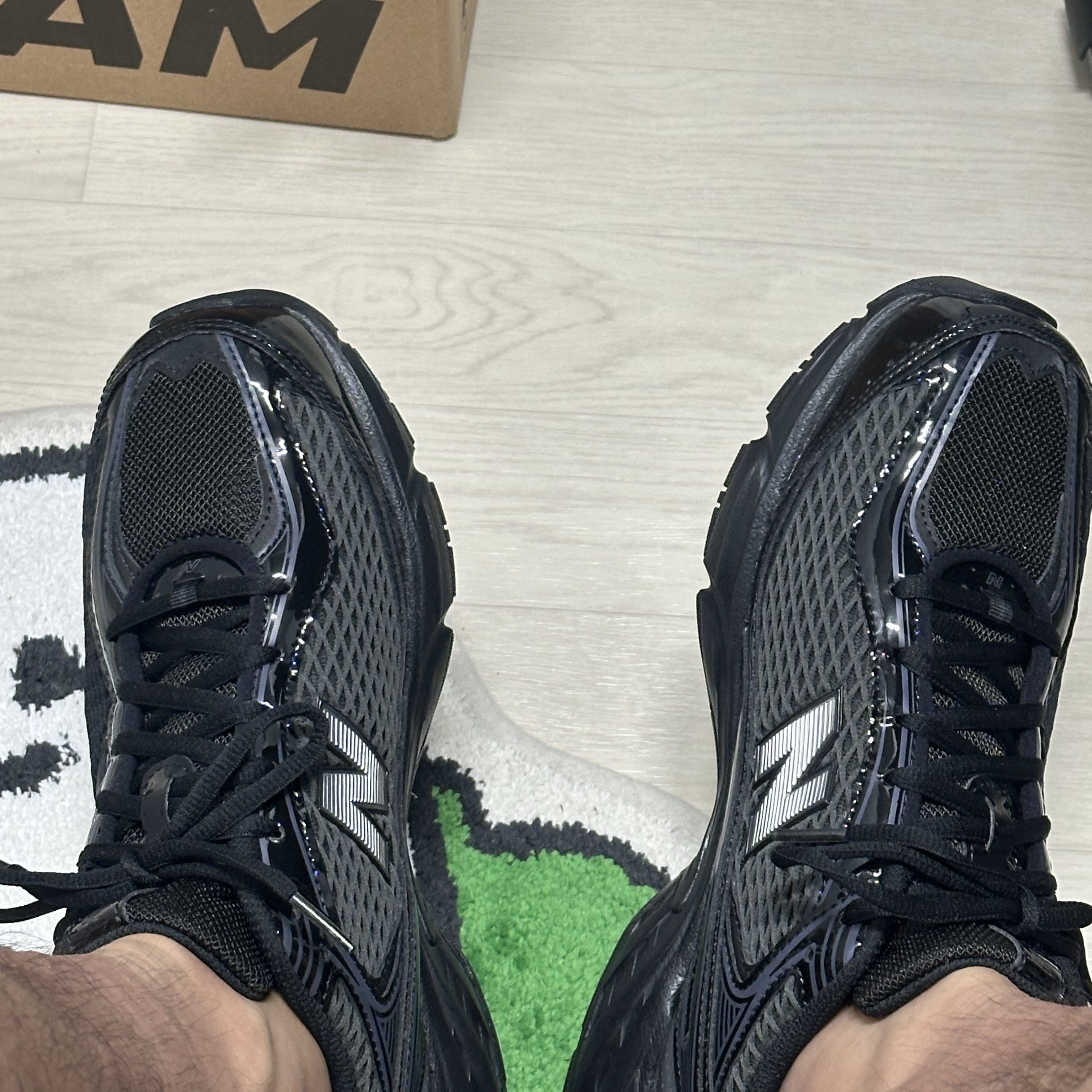New Balance 509 Black 착용 스타일 - 3