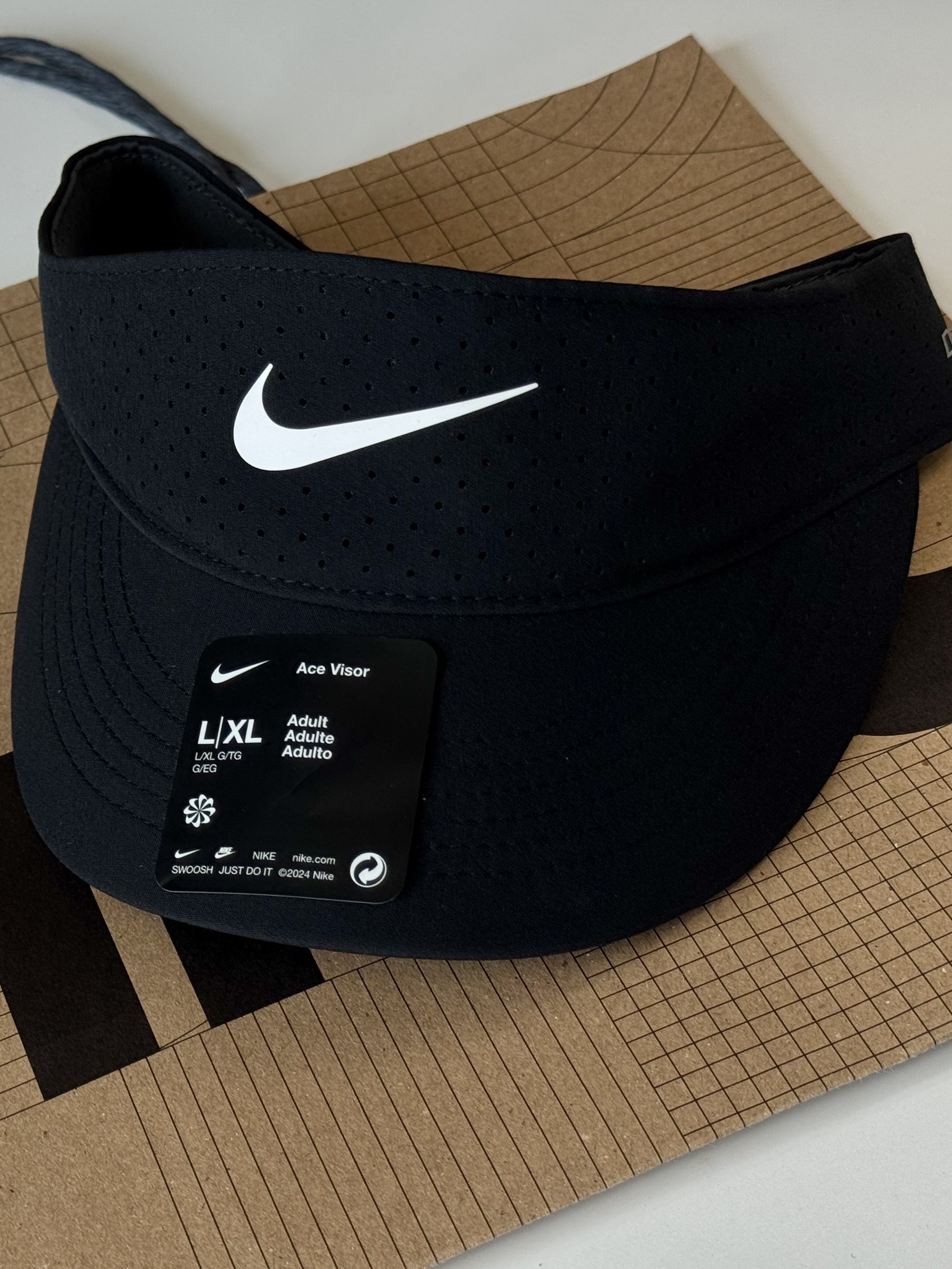 Nike Dri-Fit ADV Ace Tennis Visor Black, Hoka Mafate Speed 4 Lite White Black 착용 스타일 - 3