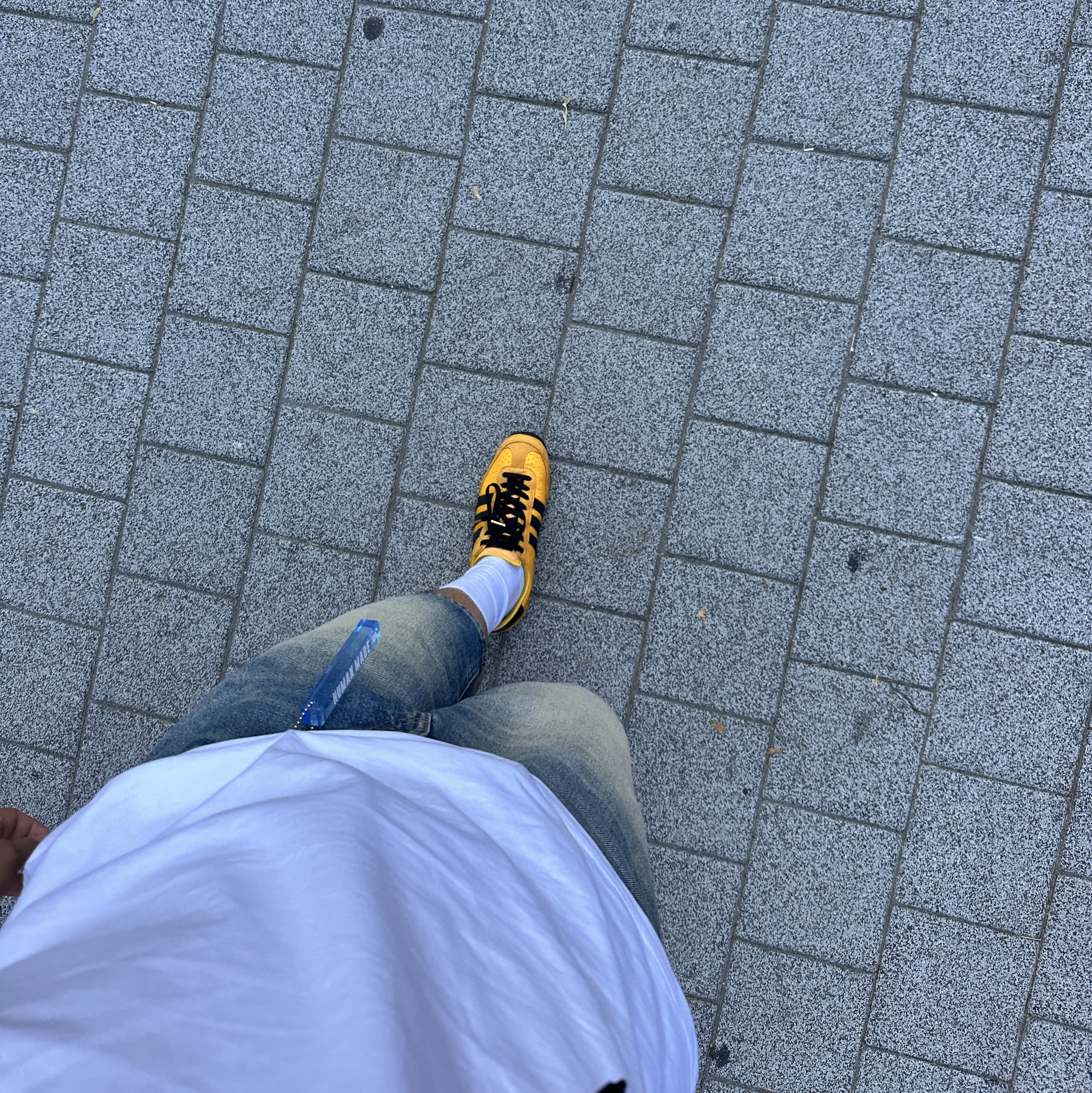 (W) Adidas Originals Japan Crew Yellow Core Black, Human Made Acrylic Keychain Blue 착용 스타일