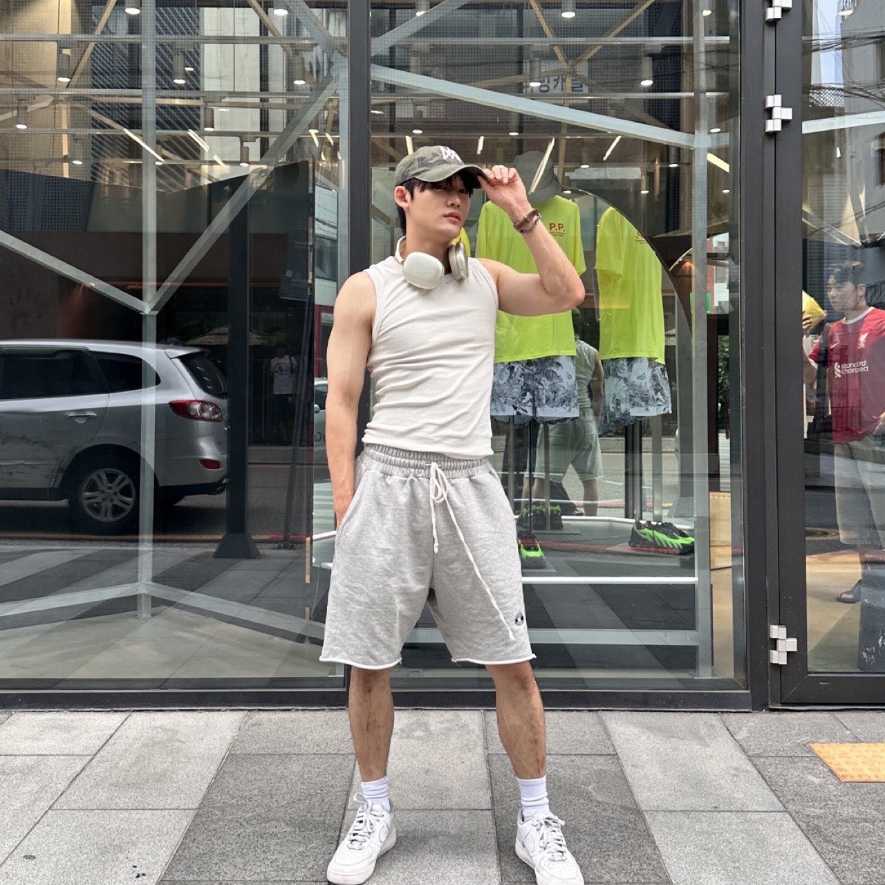 Ogarp Concho Wrist Belt Brown, Apple AirPods Max Lightning Silver (Korean Ver.) 착용 스타일 - 4