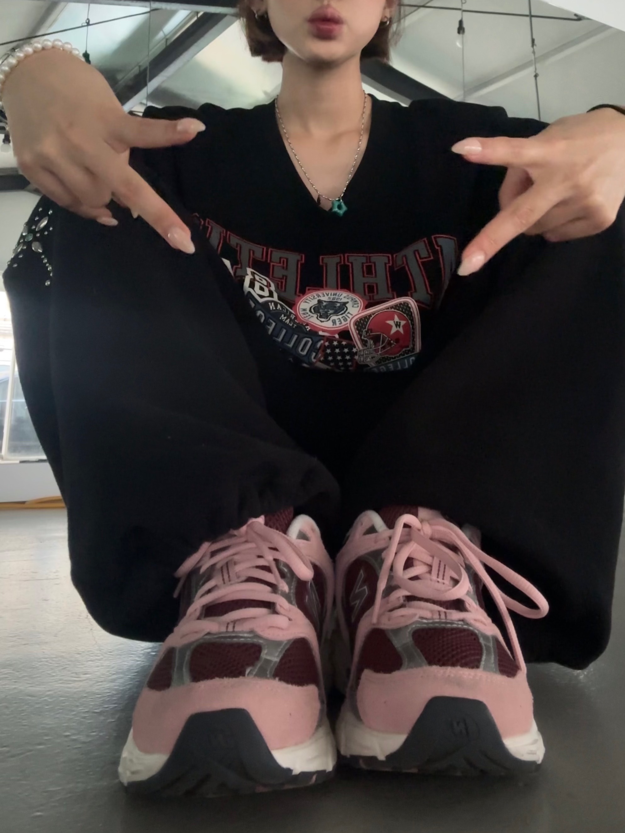 New Balance 530 Burgundy 착용 스타일 - 3