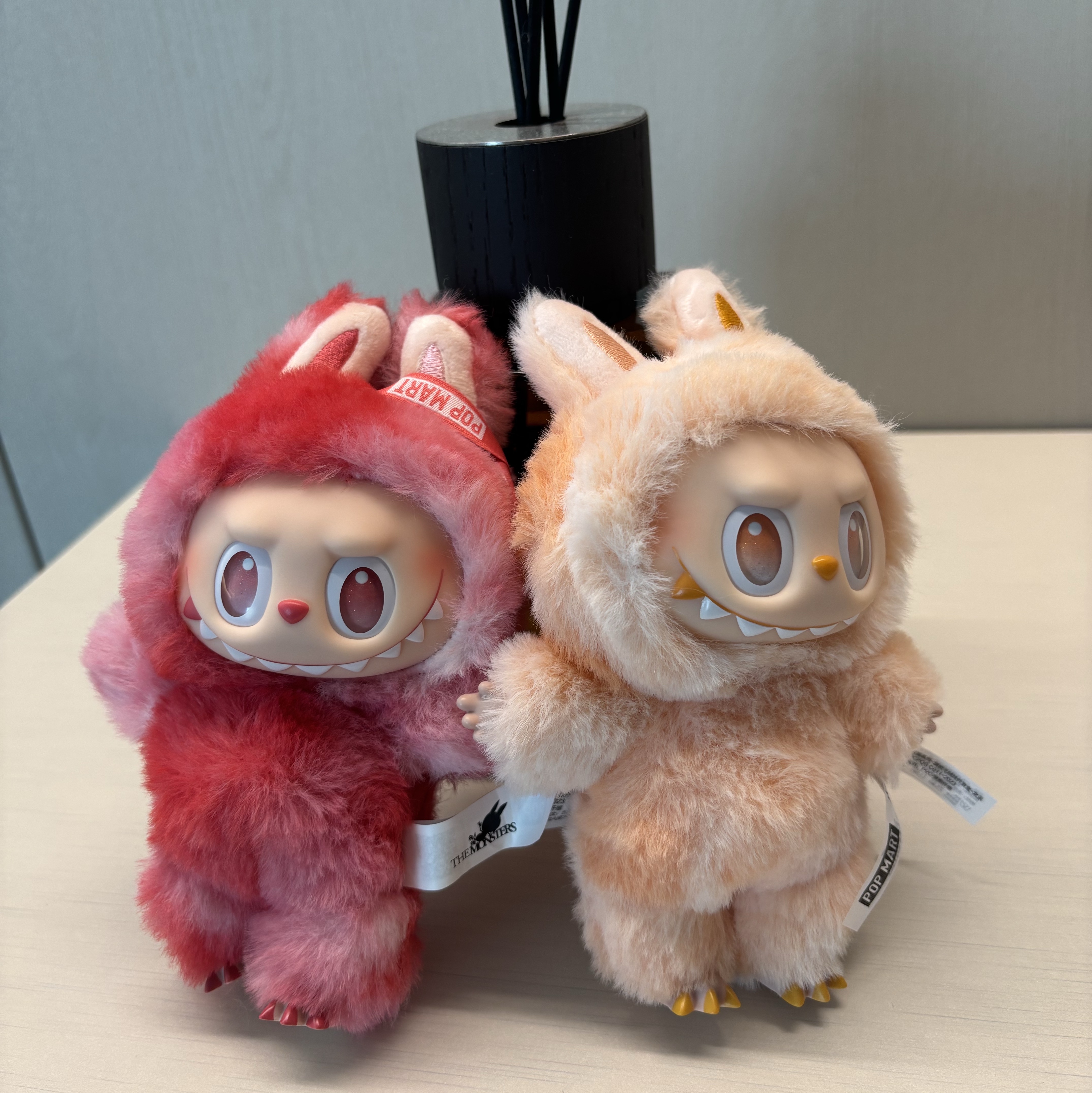 Pop Mart Labubu The Monsters Highlight Series Love Keyring (Opened Case), Pop Mart Labubu The Monsters Highlight Series Happiness Keyring (Opened Case) 착용 스타일 - 1