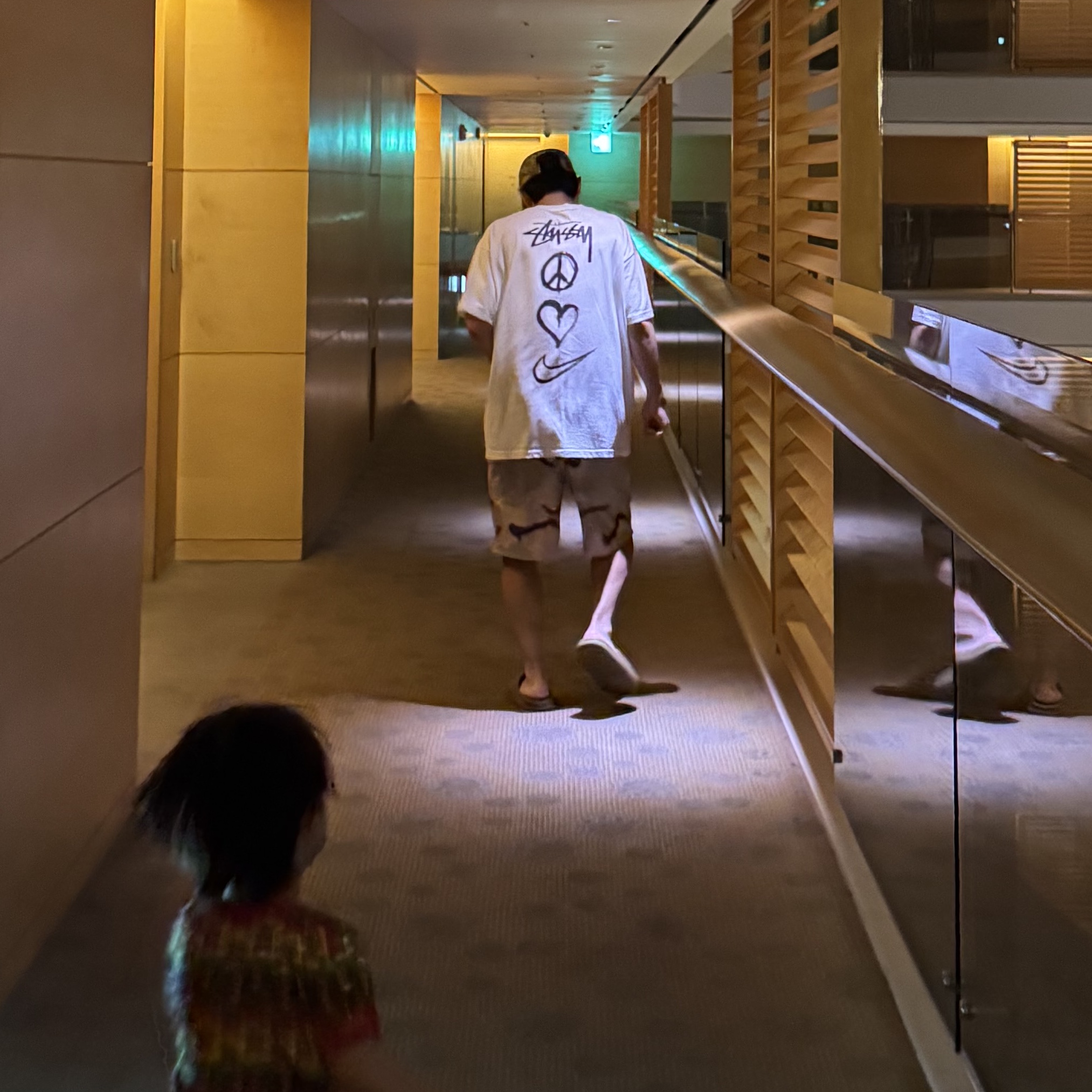 Nike x Stussy NRG RA T-Shirt Summit White (DM4942-121), Stussy Basic Mesh Shorts Sand Camo 착용 스타일 - 2
