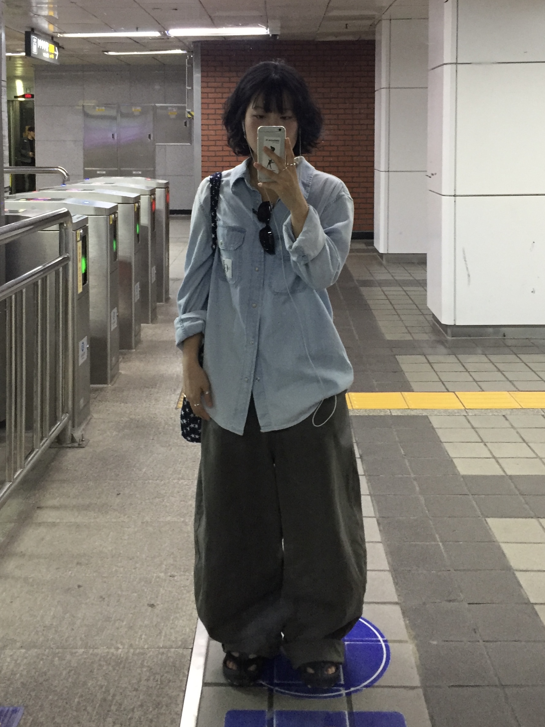 (W) Keen Shanti Black Dawn Blue 착용 스타일 - 2