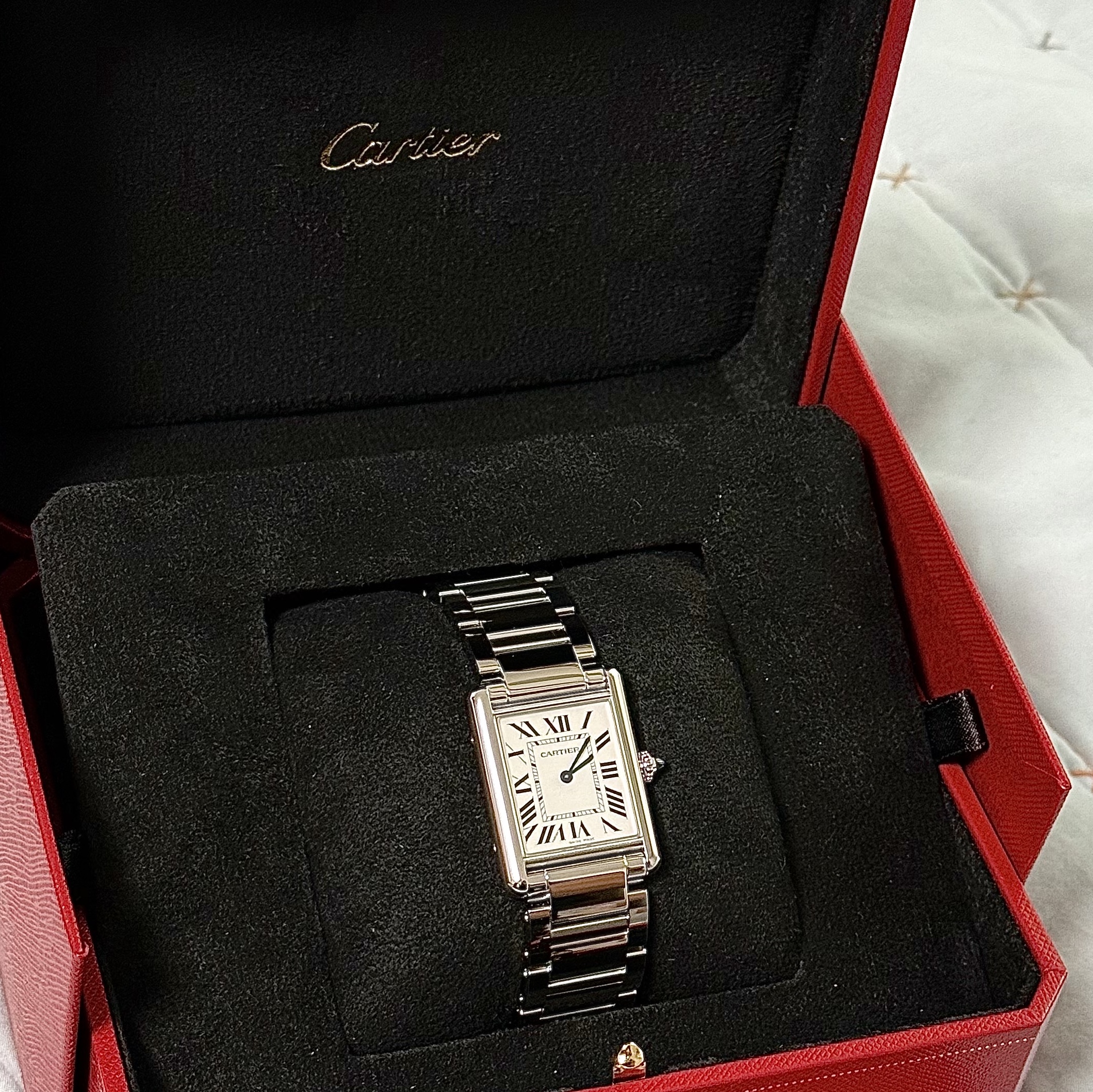 Cartier Tank Must Watch Large Quartz Steel Bracelet Steel 착용 스타일