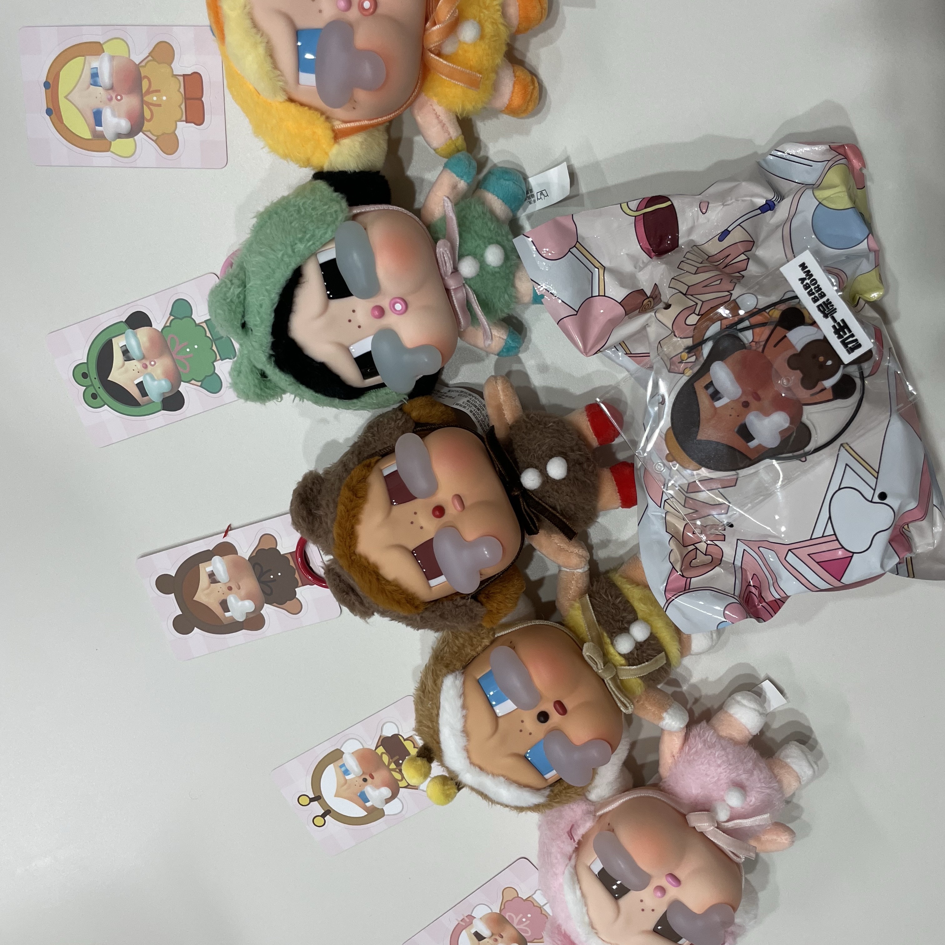 Pop Mart Crybaby Crying Again Series Plush Keyring Sealed Case (6 Blind Boxes) 착용 스타일 - 2