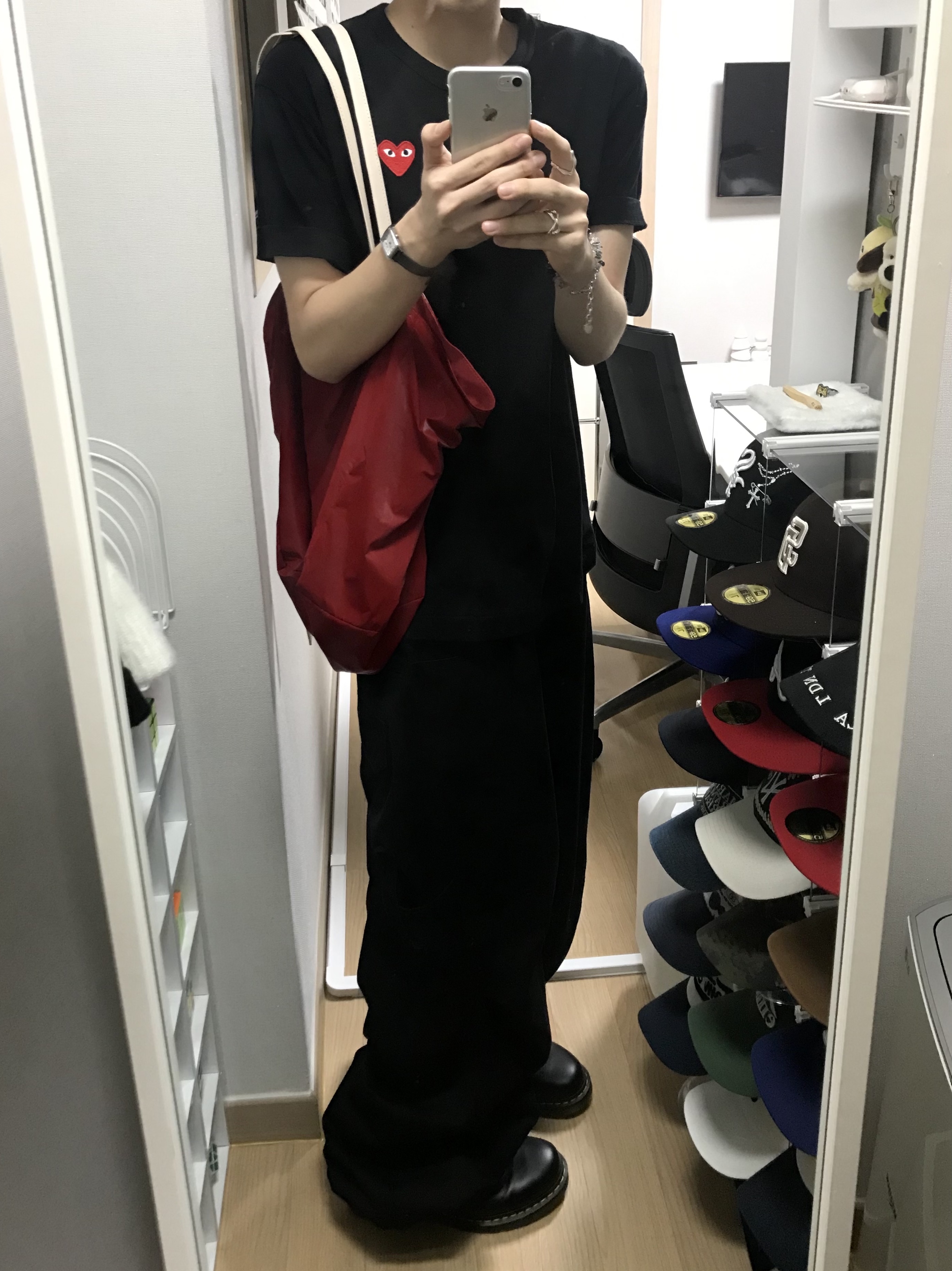 Dr. Martens 1461 Smooth Black, Xlim Ep.7 Synopsis 02 Bag Red 착용 스타일 - 1