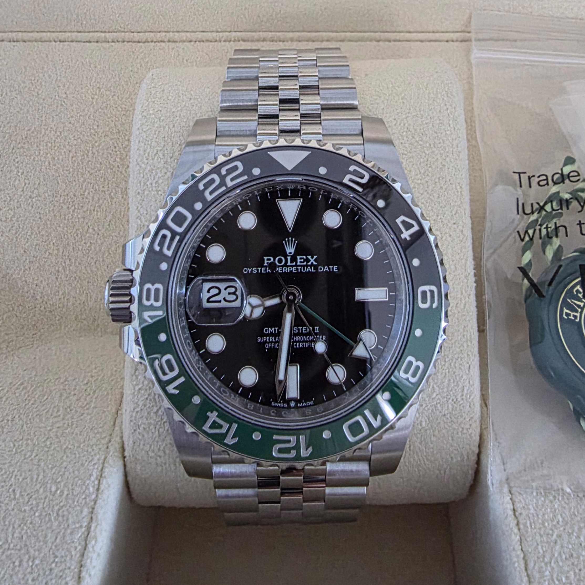Rolex GMT-Master II 40mm 126720VTNR Black Jubilee 착용 스타일 - 3