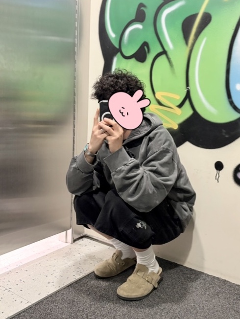 Carhartt WIP Hooded Nelson Sweat Black, Casio MTP-B145D-2A1V 착용 스타일 - 3