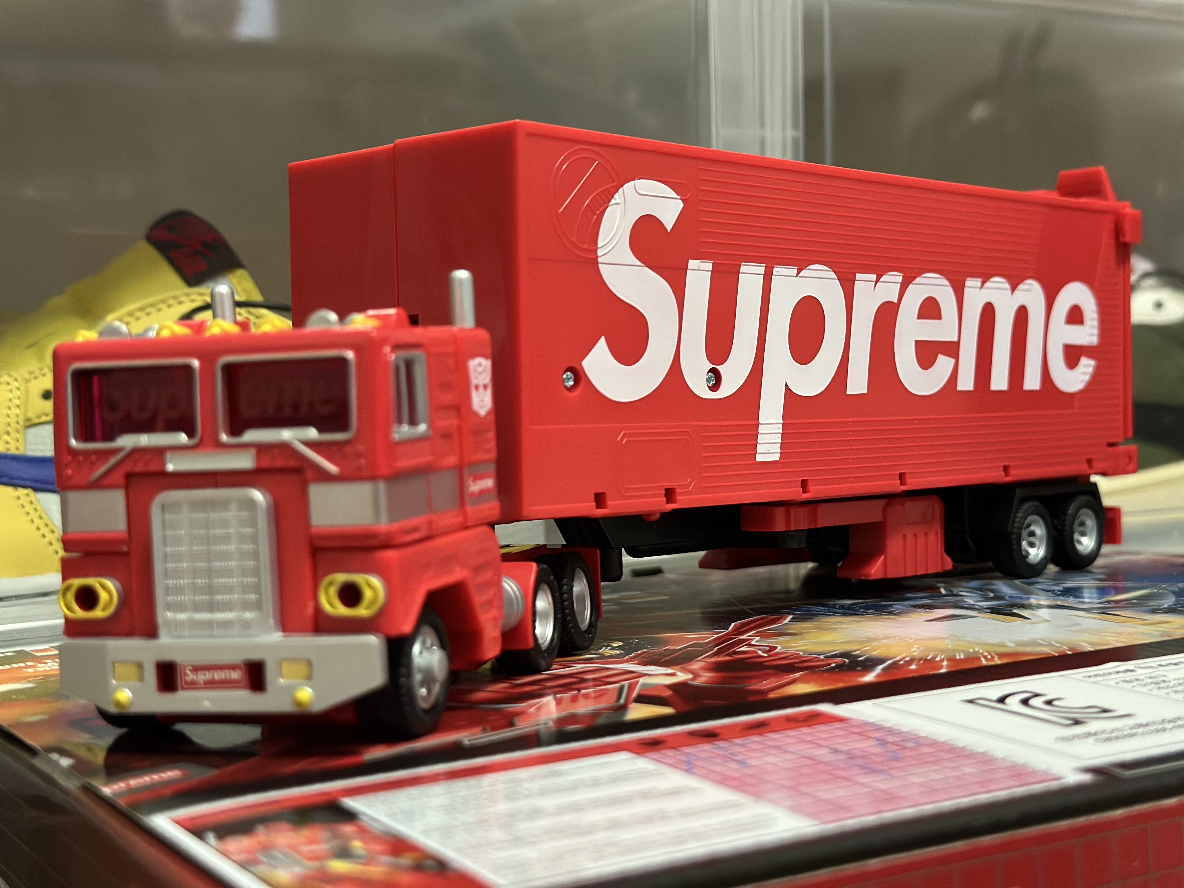 Supreme x Transformers G1 Optimus Prime Figure Red - 25SS (Korean Ver.) 착용 스타일