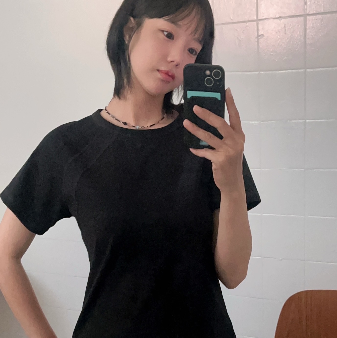 Riomeu Unbalance Incision Short Sleeve Black 착용 스타일