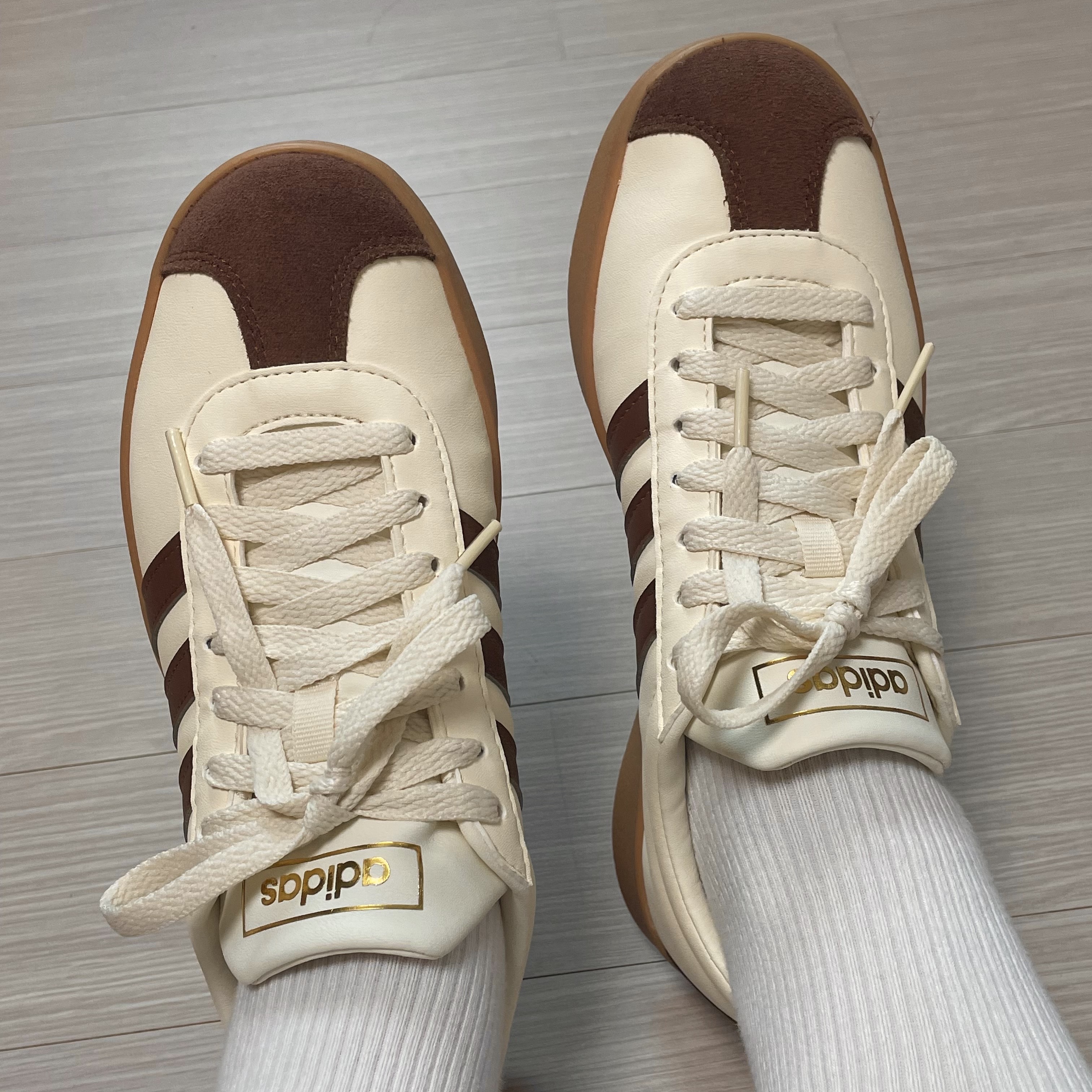 Adidas VL Court 2.0 Cream Brown 착용 스타일