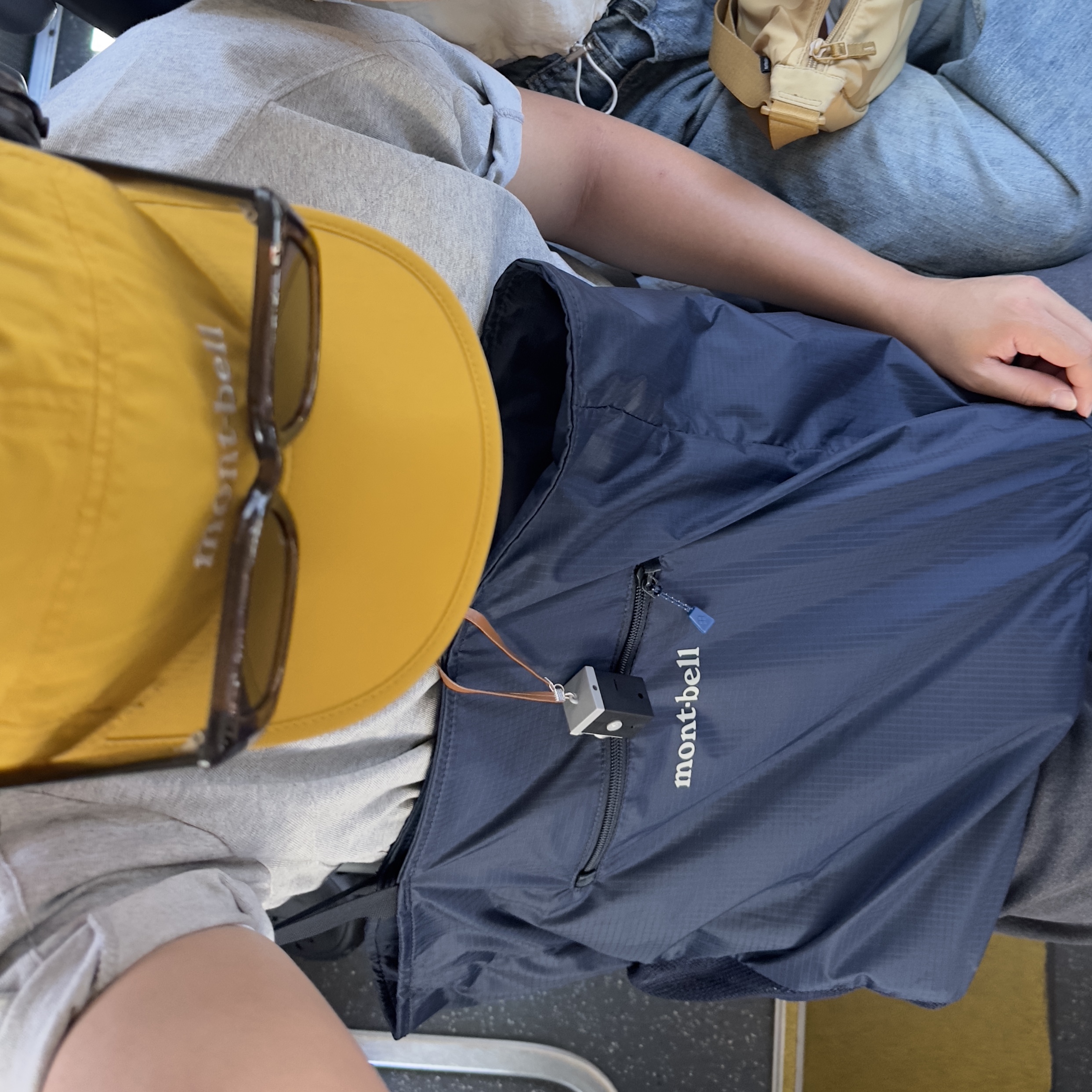 Montbell Pocketable Light Tote L Navy - 25SS 착용 스타일