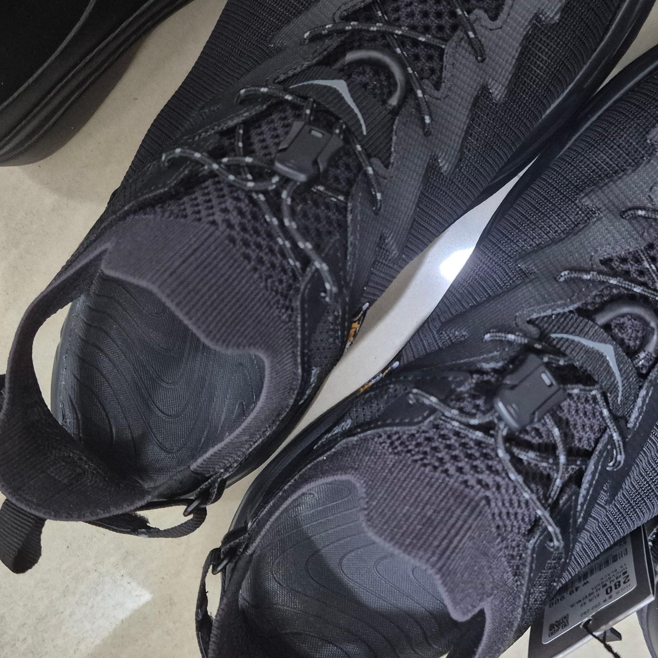 Hoka Hopara 2 Black 착용 스타일