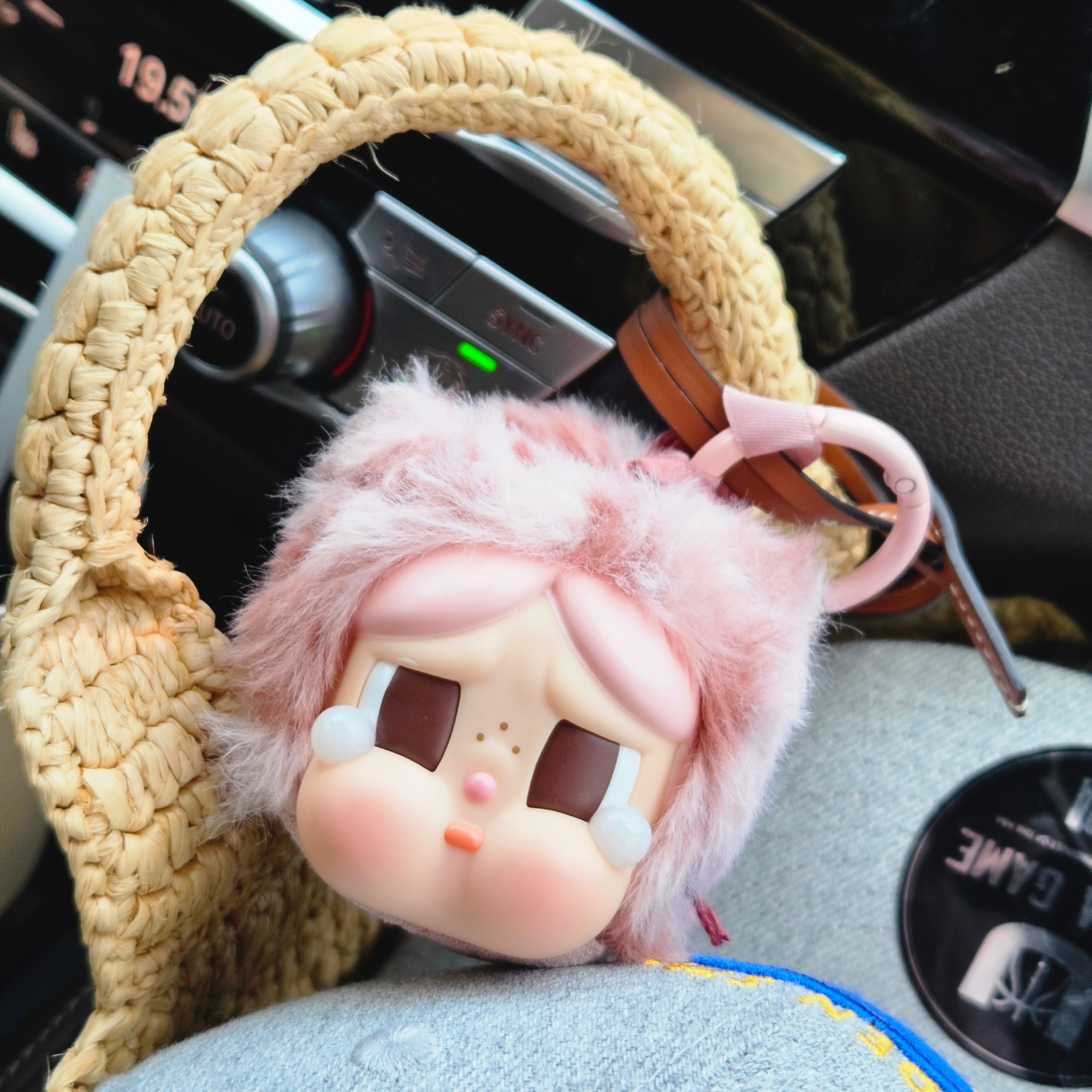 Pop Mart Crybaby Wild But Cutie Series Vinyl Plush Pendant Pink Cutie (Opened Case) 착용 스타일