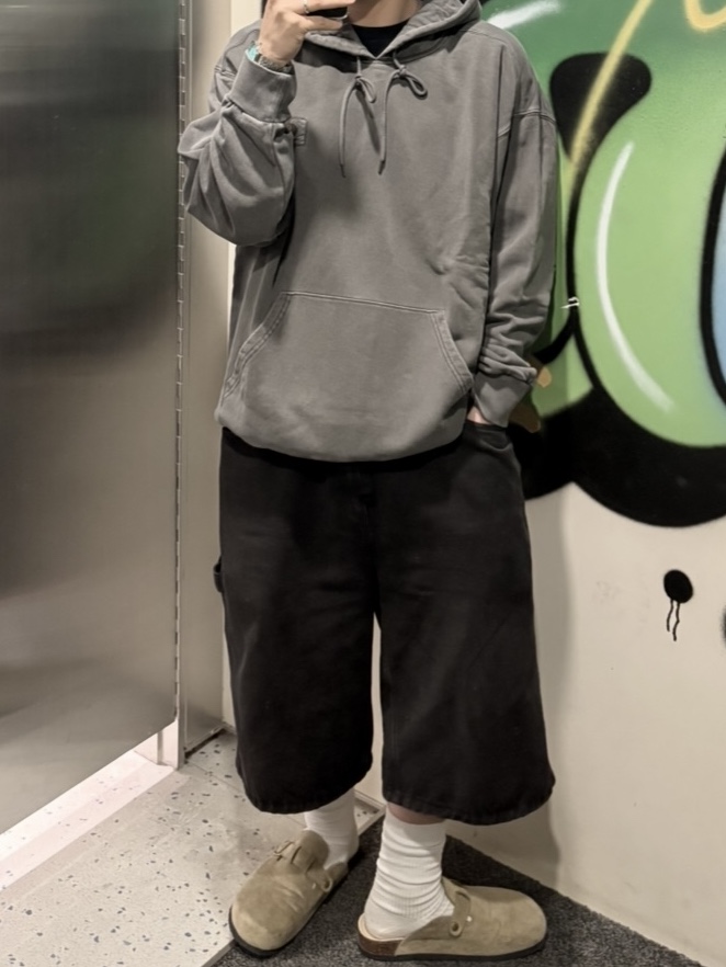Carhartt WIP Hooded Nelson Sweat Black, Casio MTP-B145D-2A1V 착용 스타일 - 2