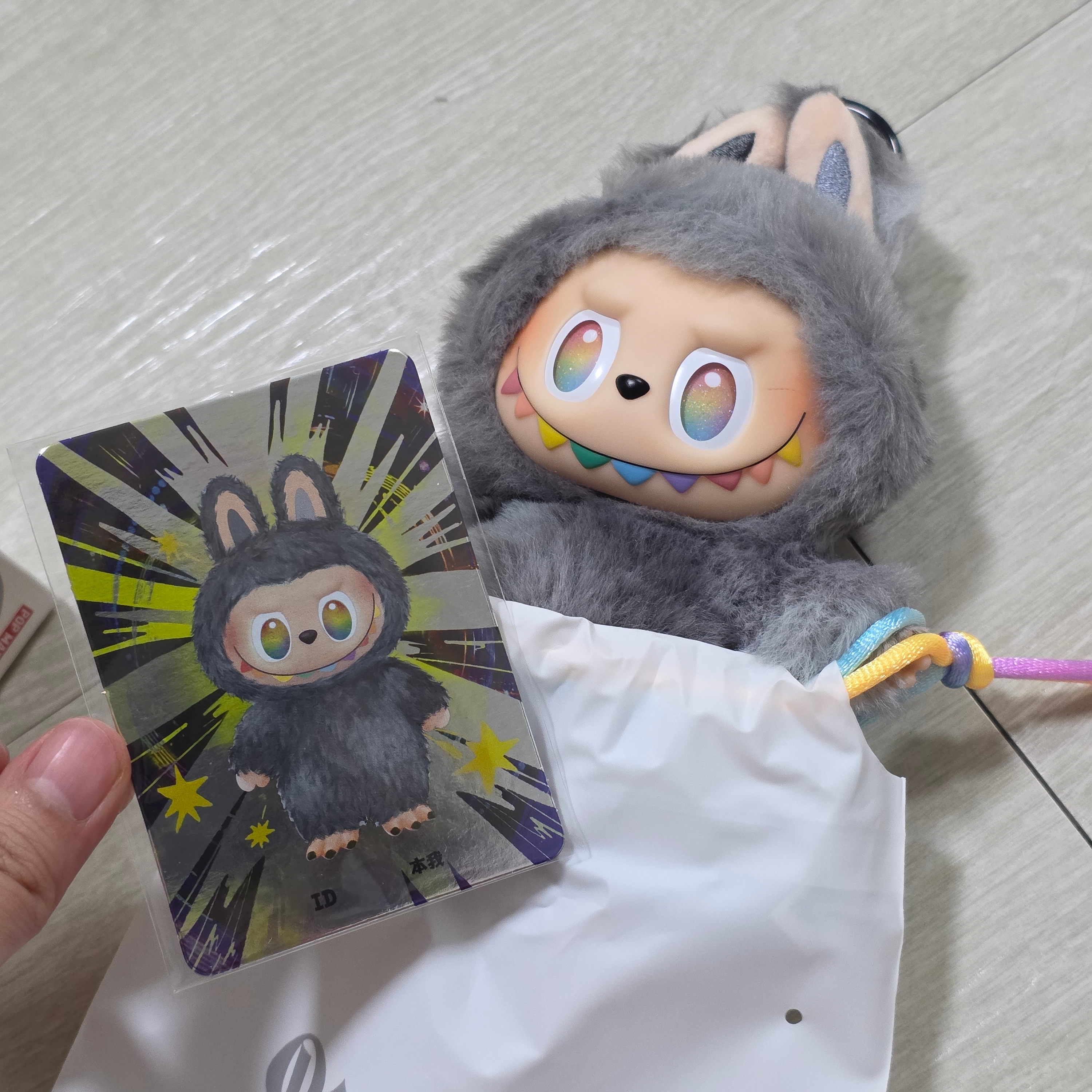 Pop Mart Labubu The Monsters Highlight Series Sealed Case (1 Blind Box) 착용 스타일