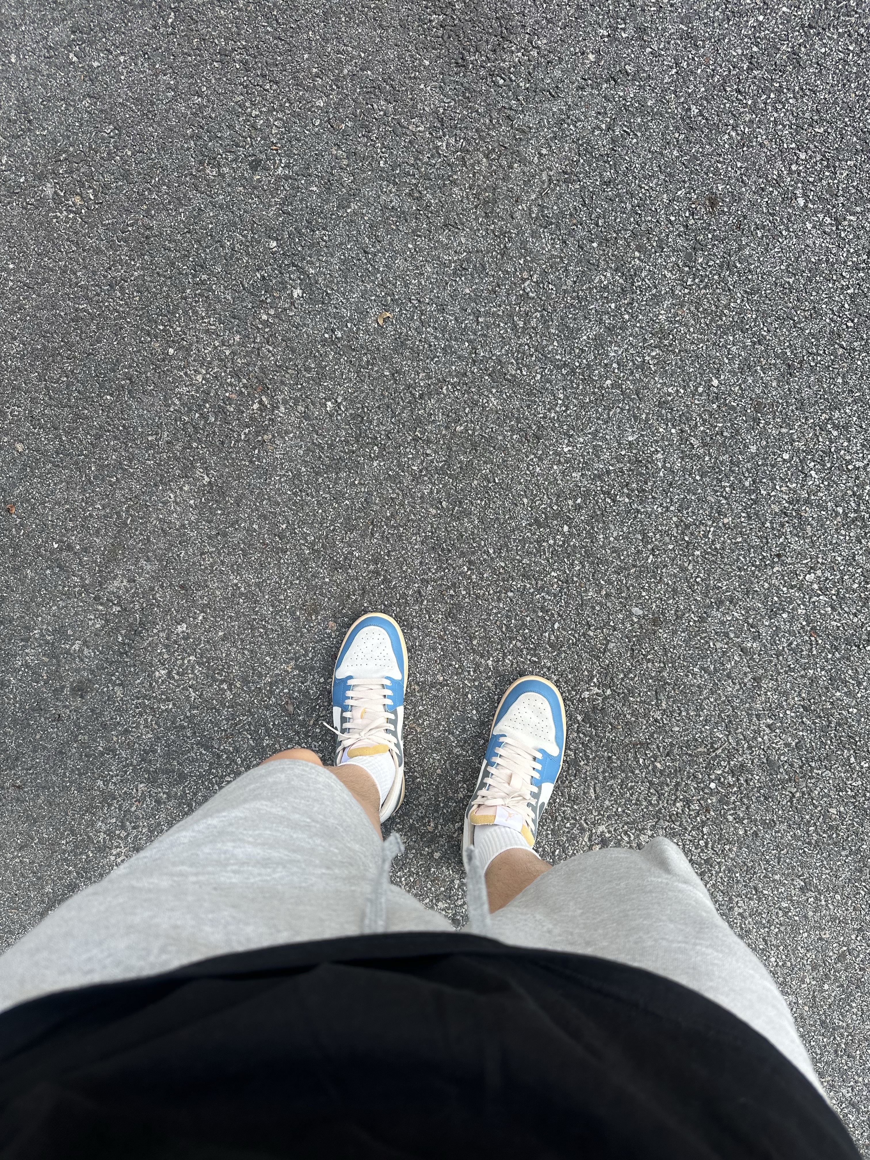 Jordan 1 Low SE Tokyo 96, Stussy Pitstop Pigment Dyed T-Shirt Black 착용 스타일