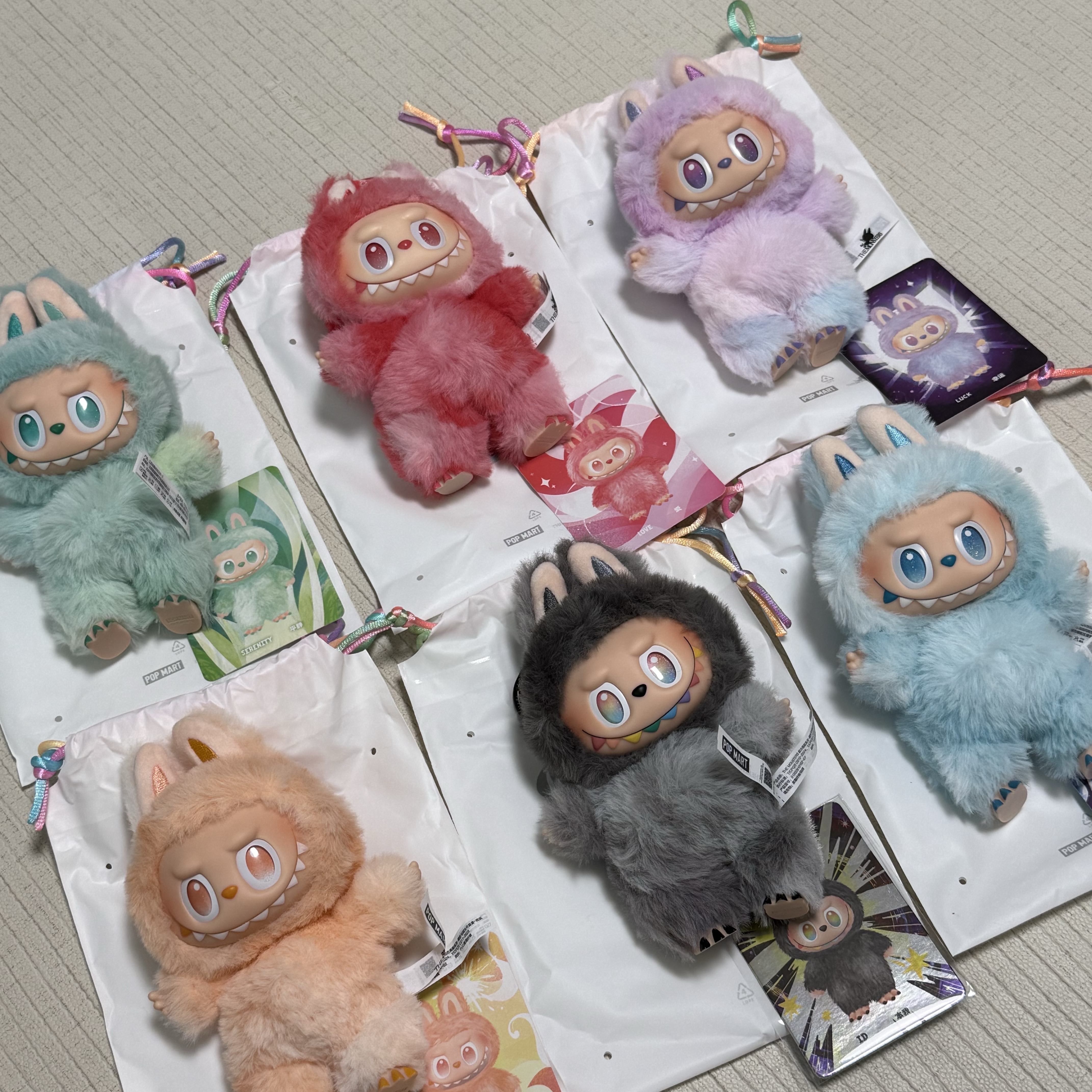 Pop Mart Labubu The Monsters Highlight Series Sealed Case (6 Blind Boxes) 착용 스타일 - 1
