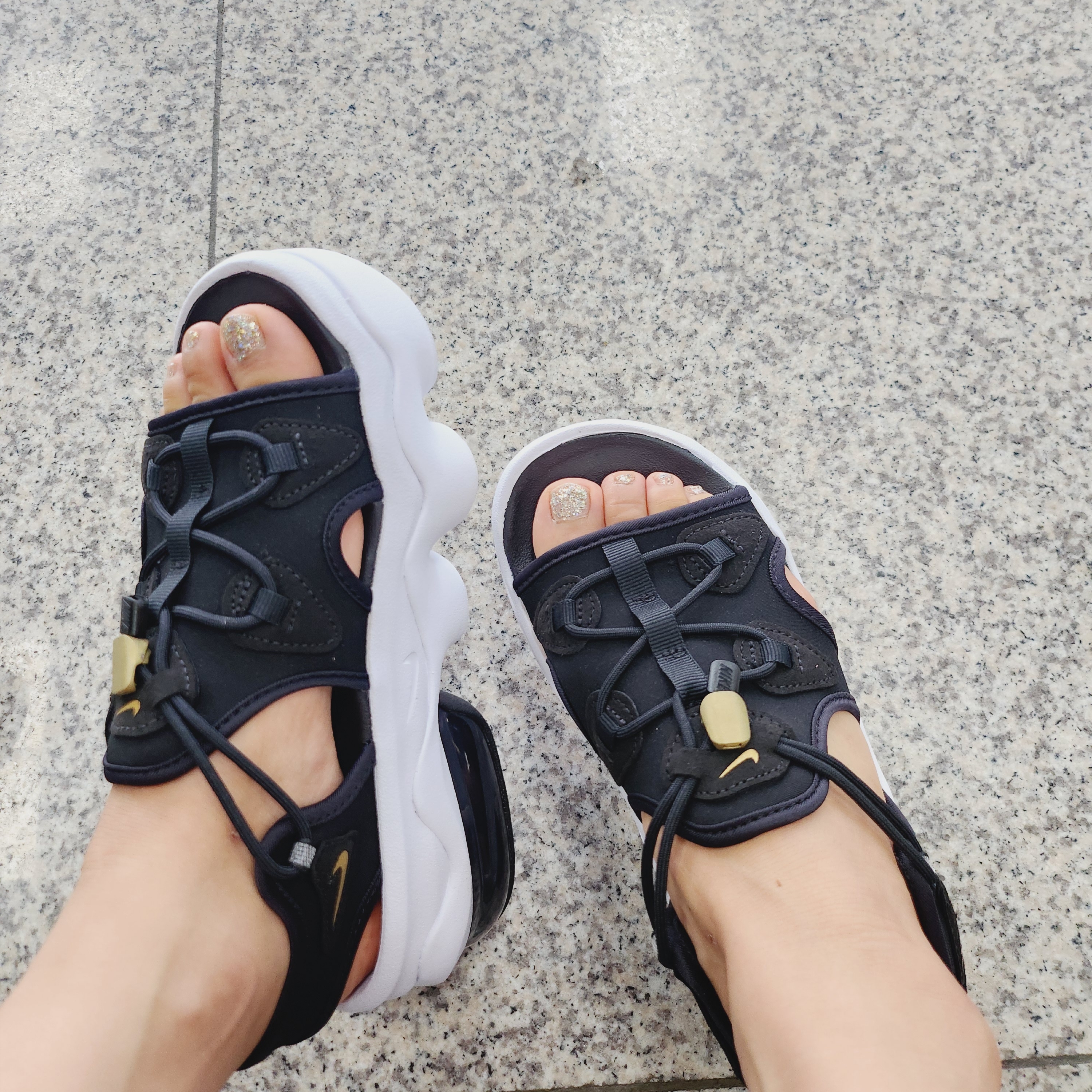 (W) Nike Air Max Koko Sandal Black White 착용 스타일