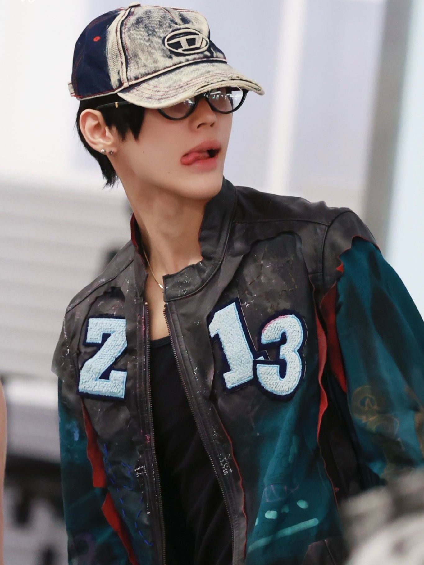 Chrome Hearts Horseshoe Fuck You Logo Tank Top Black, Diesel C-Seymon Treated Denim Baseball Cap Blue White 착용 스타일 - 2