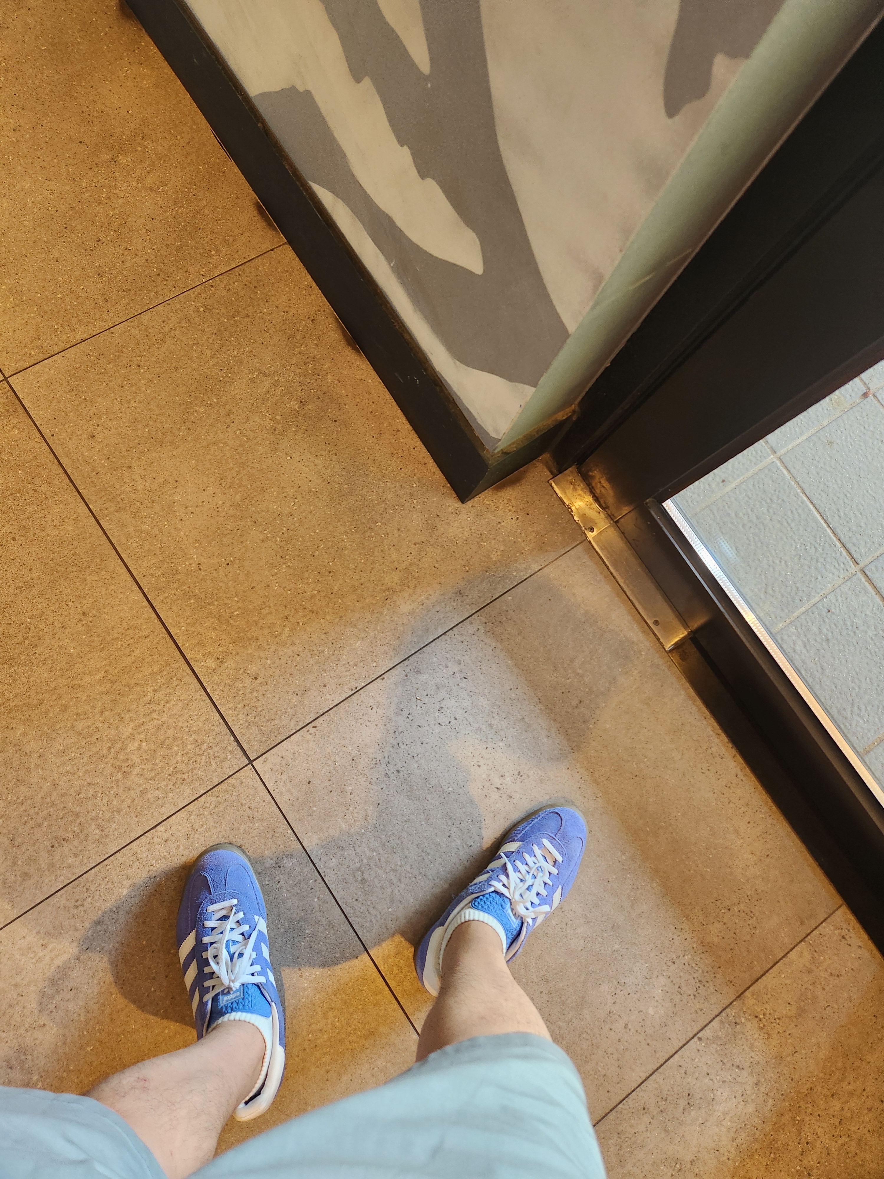 (W) Adidas Gazelle Indoor Blue Fusion Cloud White 착용 스타일