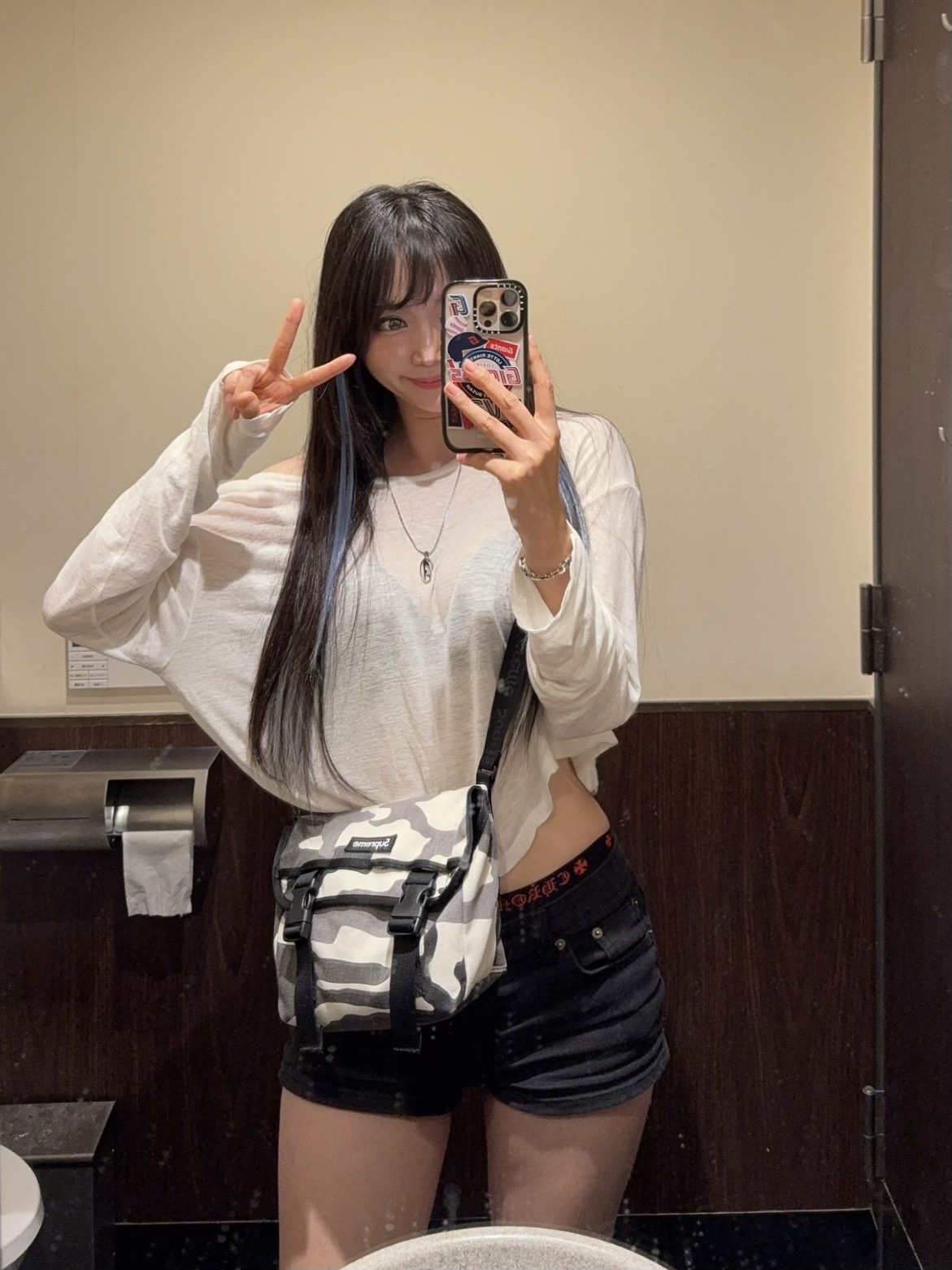 Supreme Mini Messenger Bag Snow Camo - 25SS, Chrome Hearts Boxer Brief Black 착용 스타일