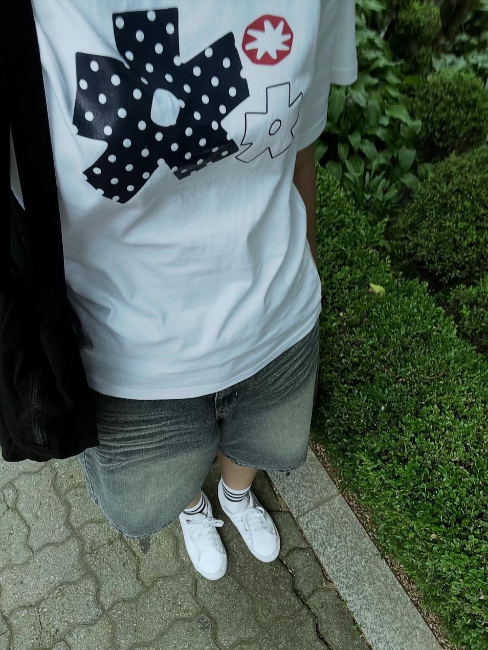 SLOW RECORD HOUSE Polka Dot Star T-Shirt White 착용 스타일 - 3
