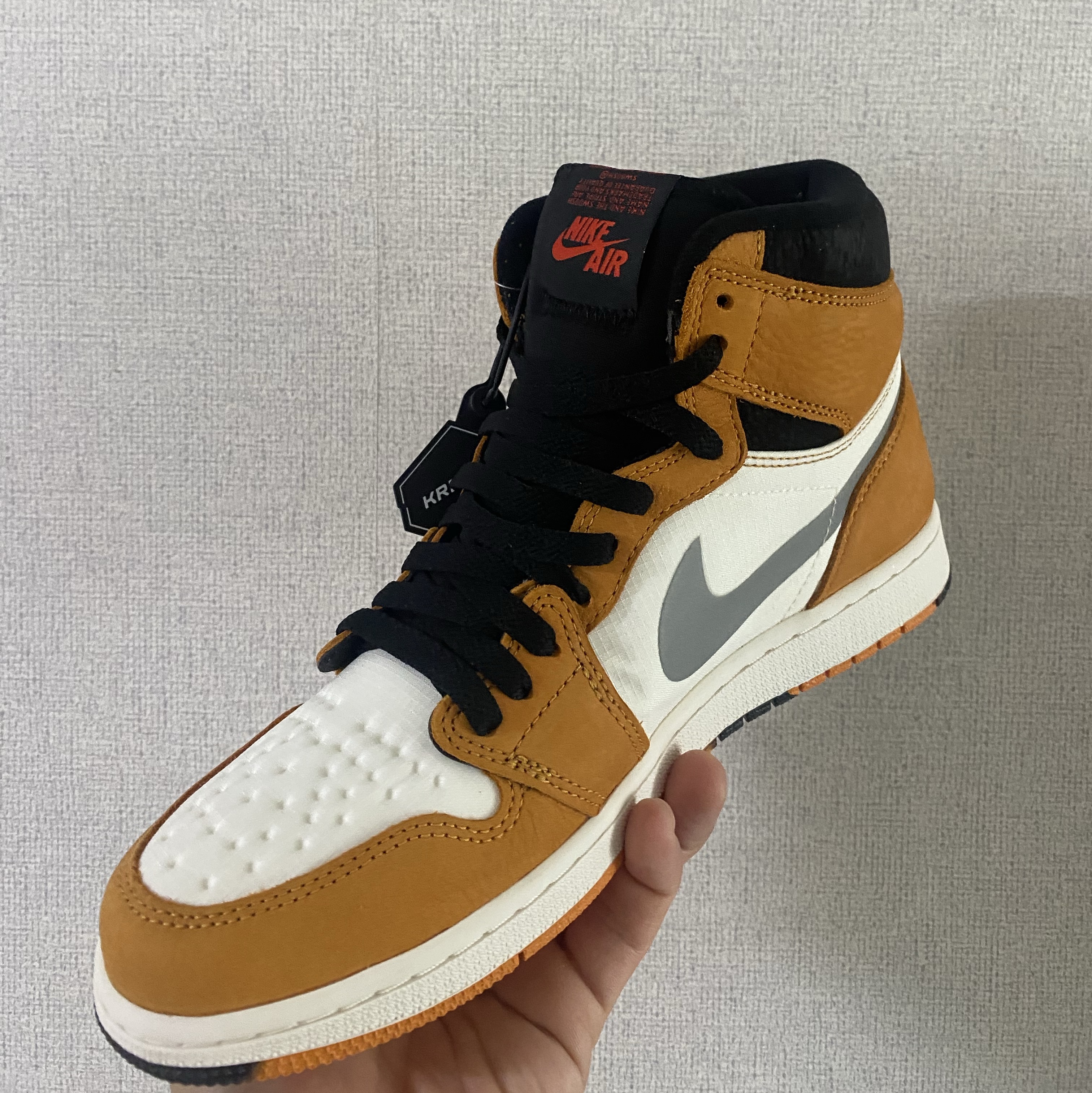 Jordan 1 Element Gore-Tex Light Curry 착용 스타일