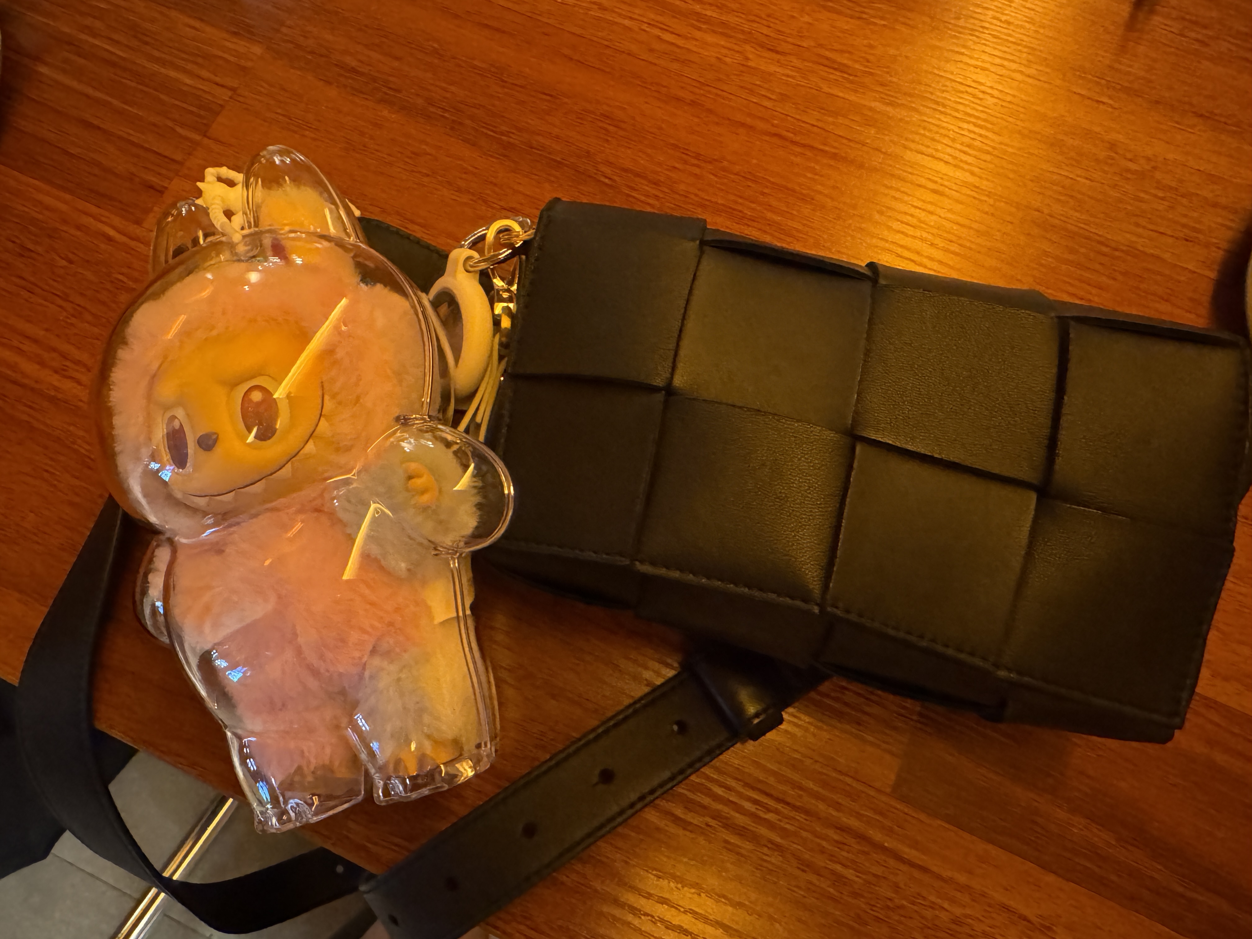 Bottega Veneta Mini Lambskin Leather Belt Cassette Black, Pop Mart Labubu The Monsters Highlight Series Luck Keyring (Opened Case) 착용 스타일