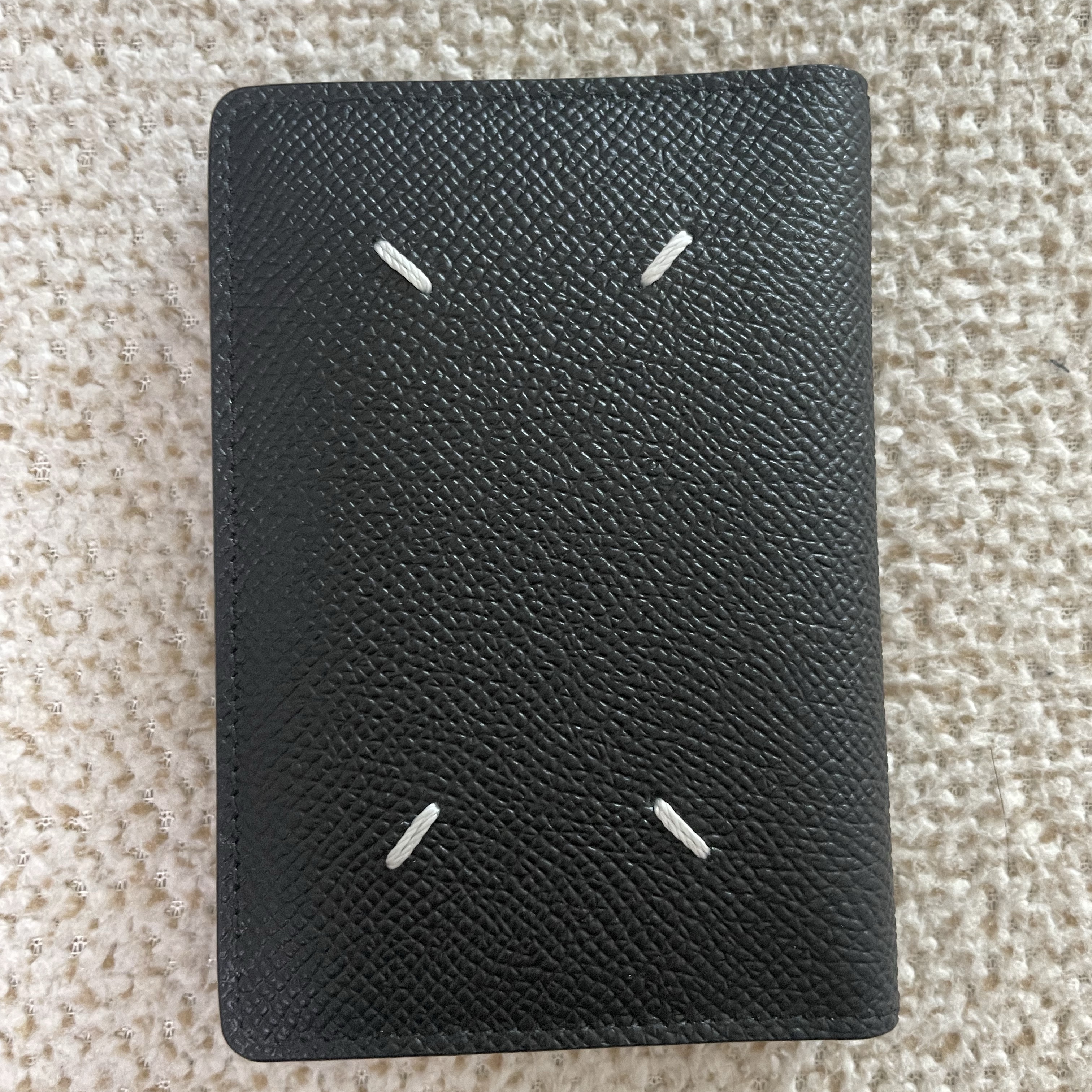 Maison Margiela Leather Bi-Fold Card Holder Black 착용 스타일 - 1