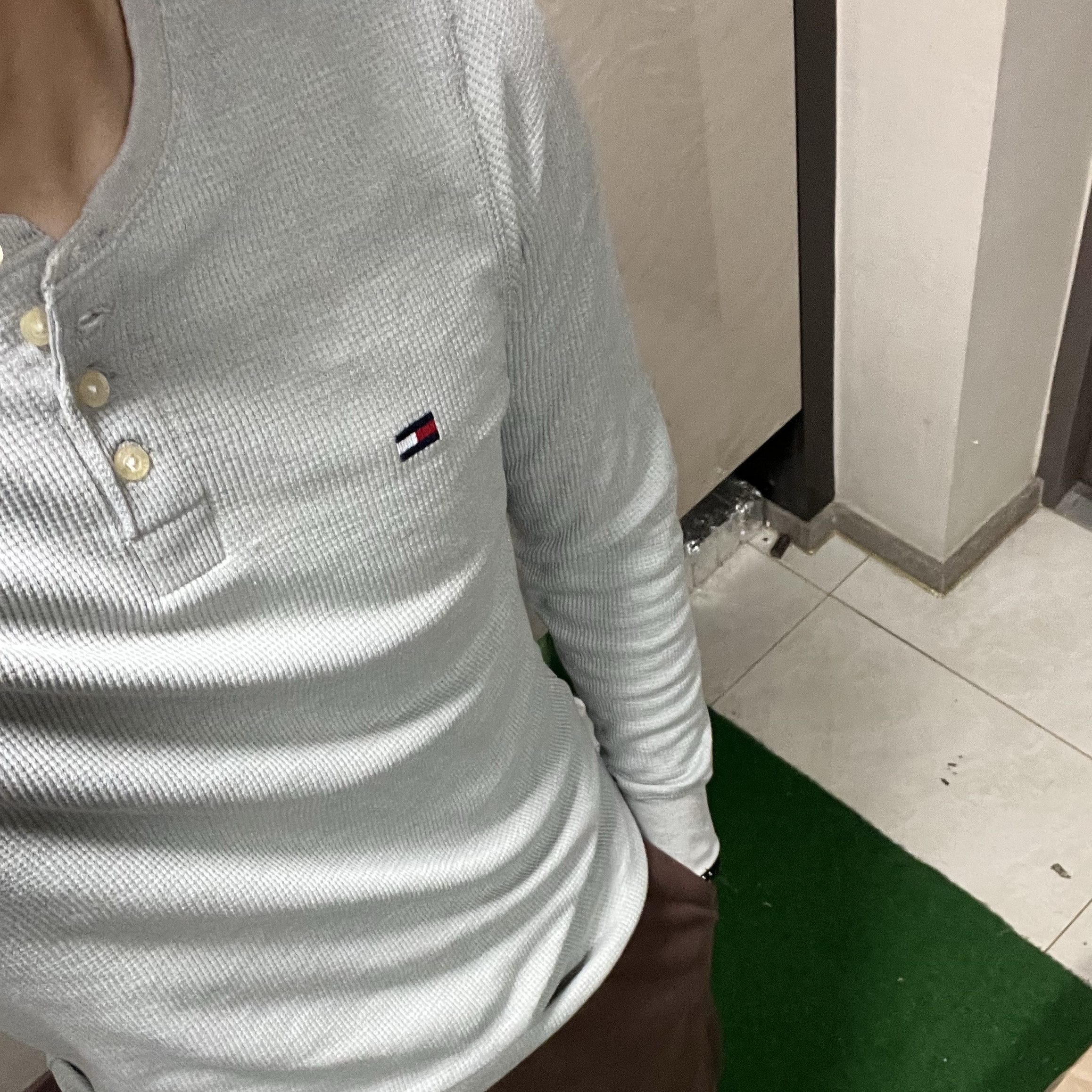 Tommy Hilfiger Thermal Sleep Henley Long Sleeve Grey Heather 착용 스타일
