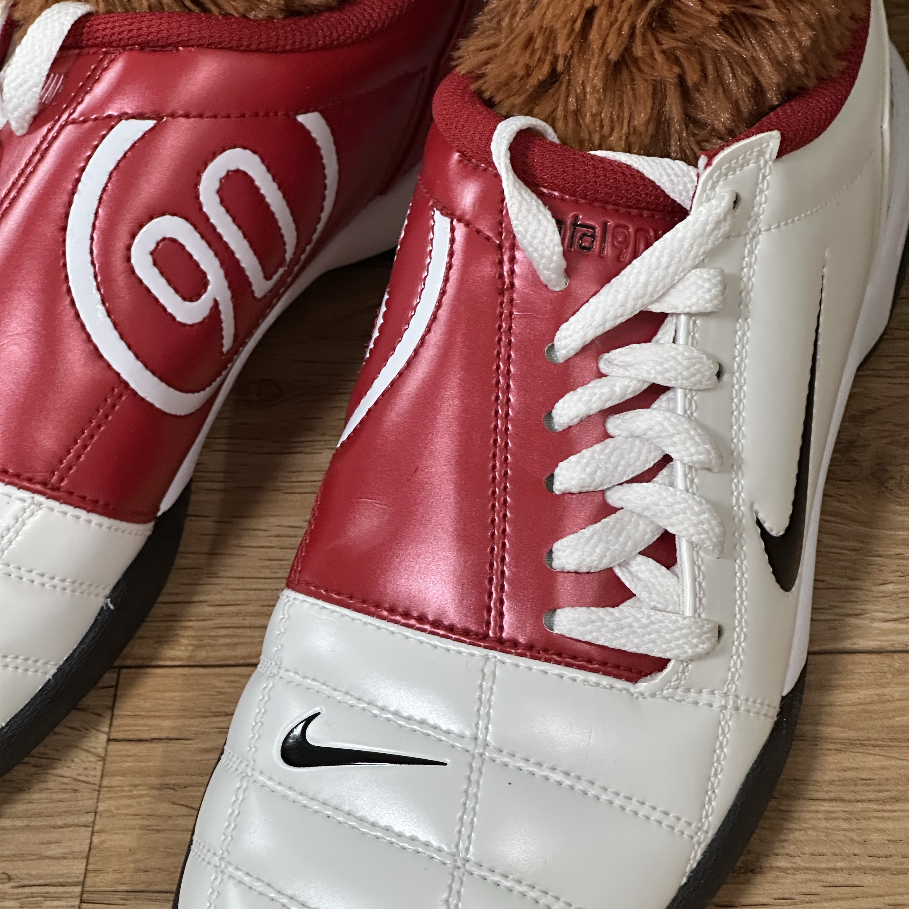 Nike Total 90 III SP White Gym Red 착용 스타일