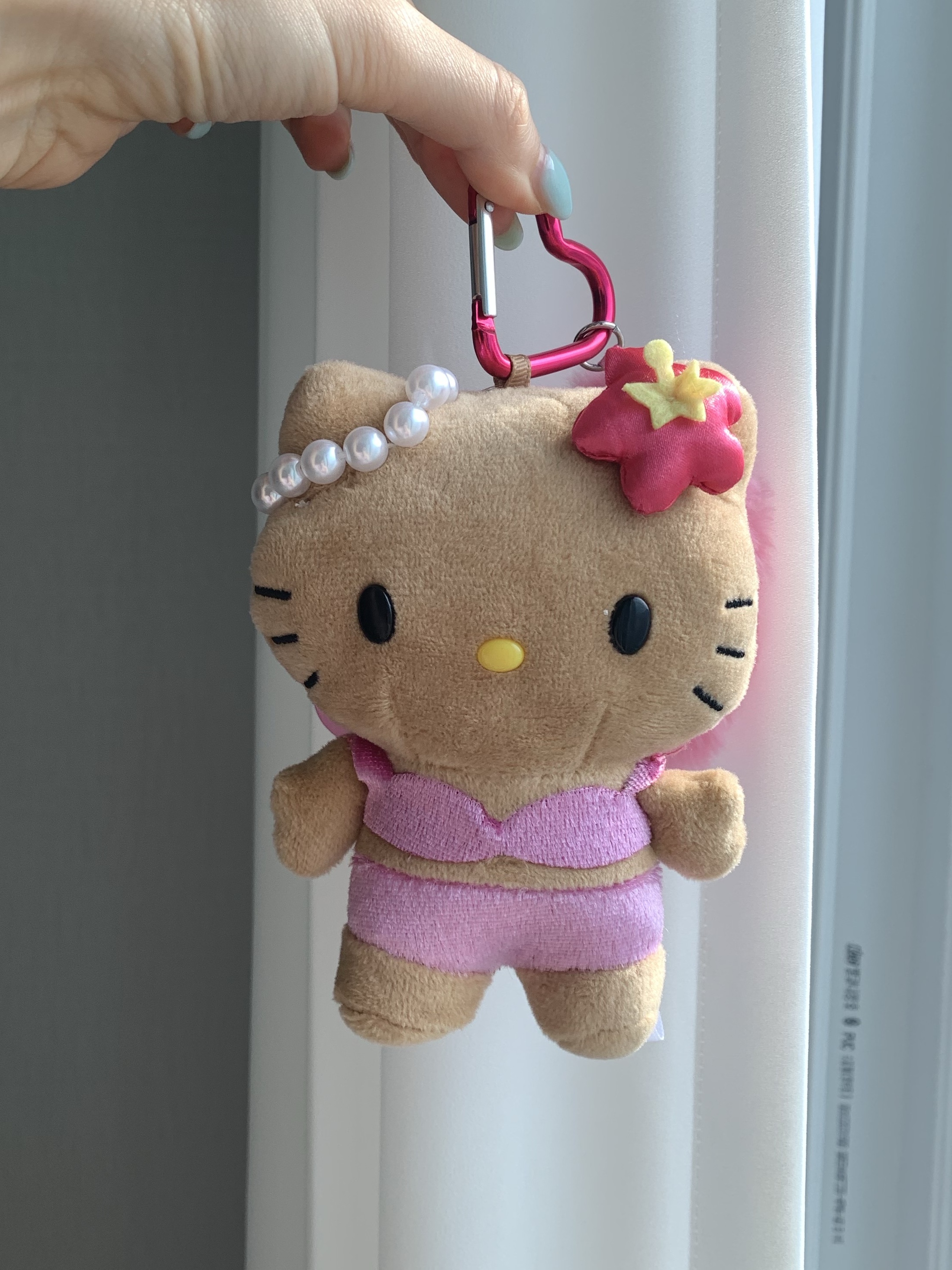 Sanrio Hello Kitty Gogo Gal Collection Mascot Keychain with Tail Tan 착용 스타일