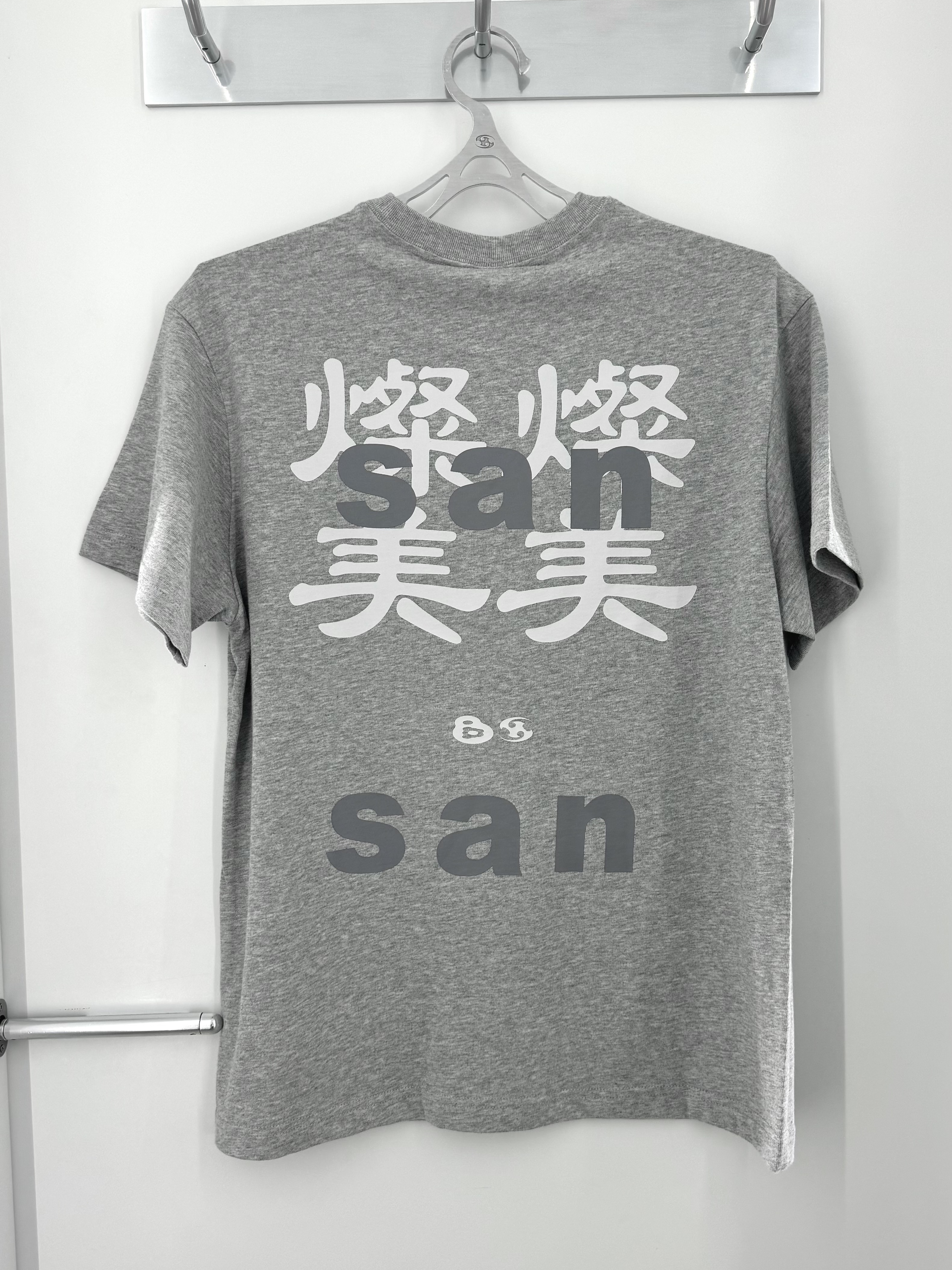Sansan Gear X b.E Logo T-Shirts Melange Grey 착용 스타일 - 2