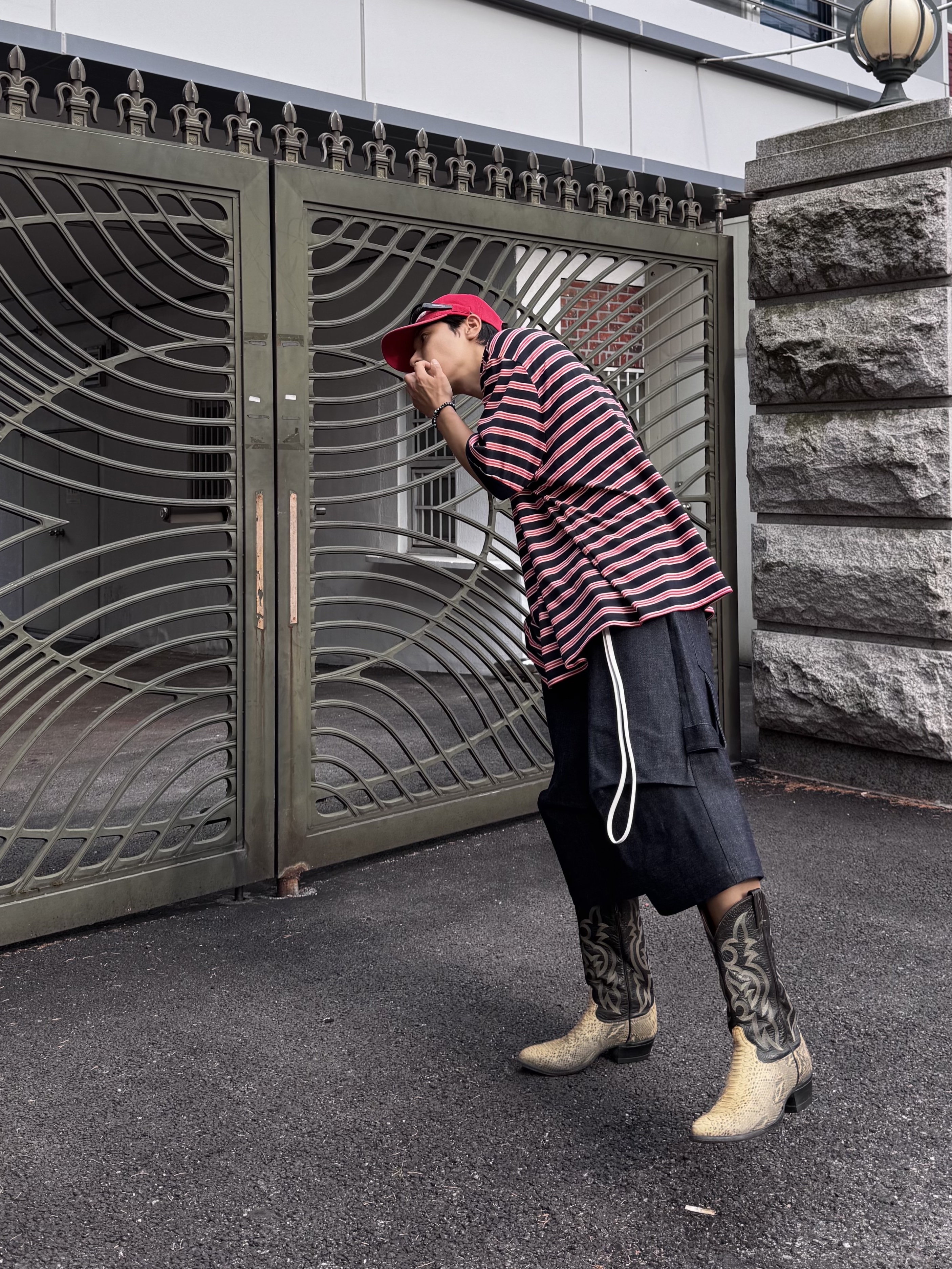 MJD Oversized Stripe Polo, Nonnod Alpine Carpenter Raw Selvedge Denim Shorts Indigo 착용 스타일 - 2