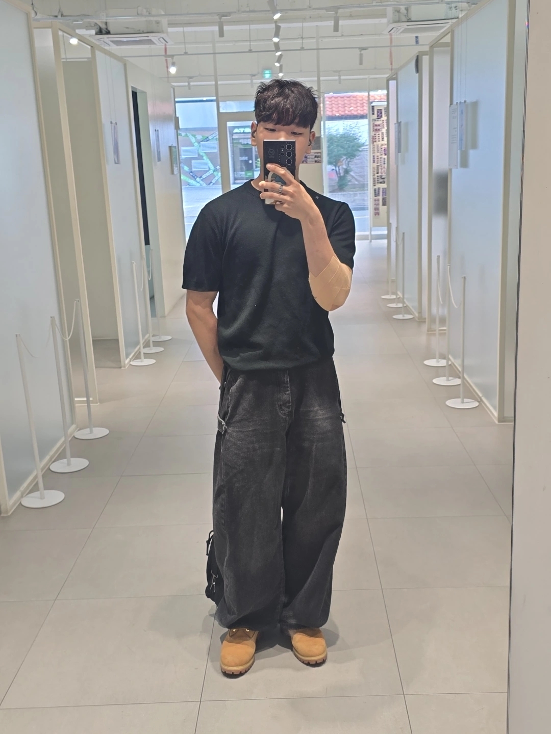 Dr. Martens 1461 Smooth Black, Casio LTP-V007L-9B 착용 스타일 - 5