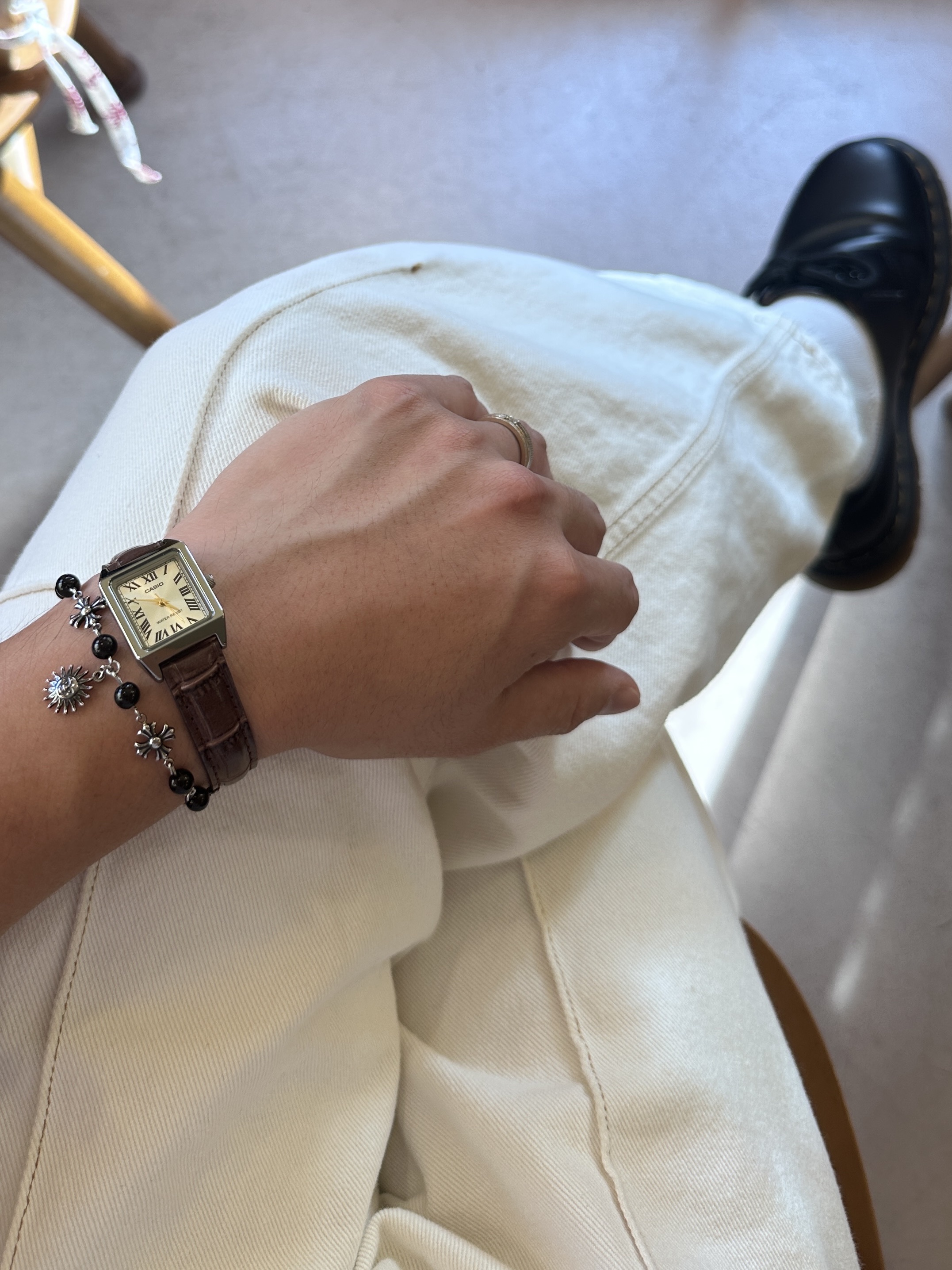 Dr. Martens 1461 Smooth Black, Casio LTP-V007L-9B 착용 스타일 - 5