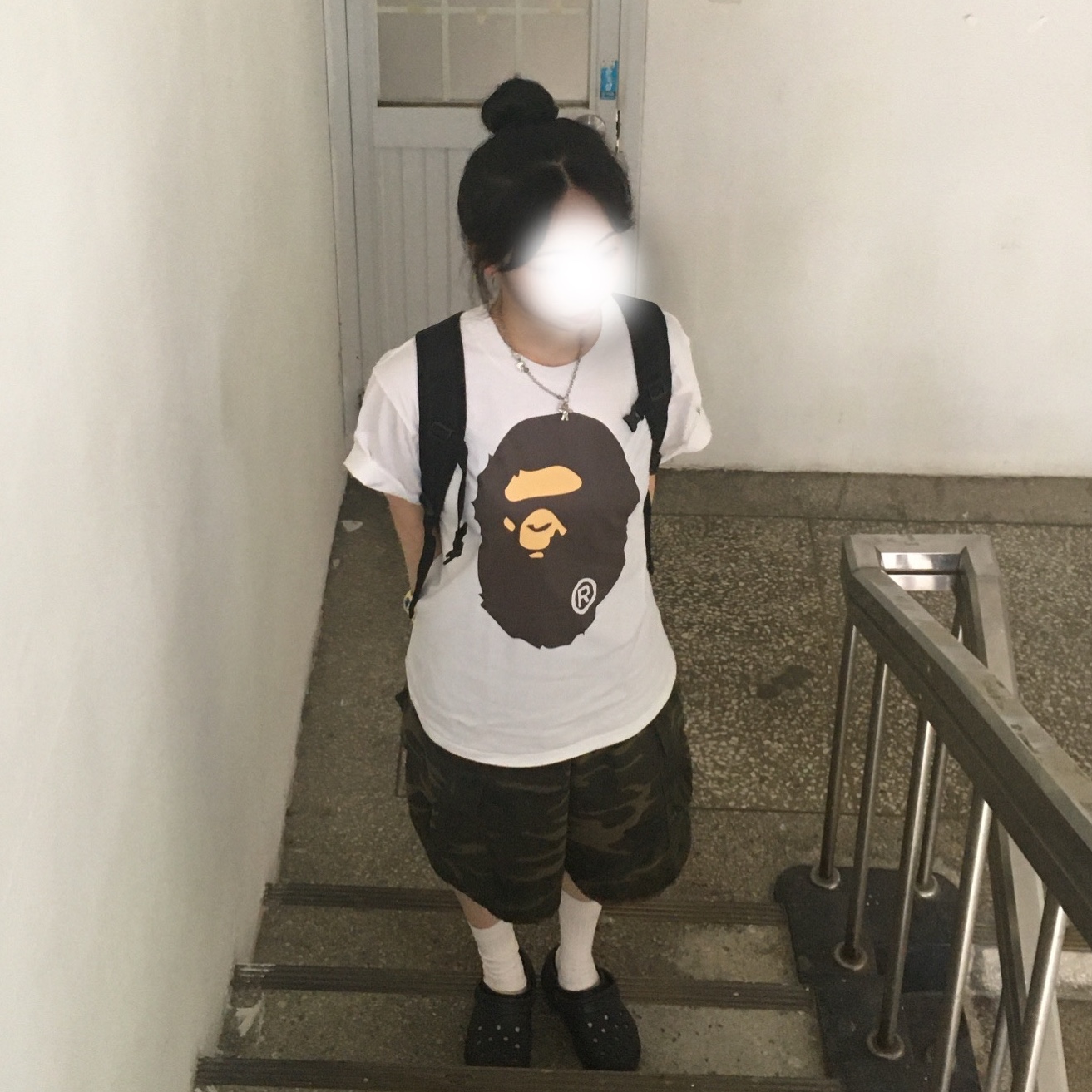 BAPE Big Ape Head T-Shirt White, (W) Crocs Classic Platform Clog Black 착용 스타일 - 2