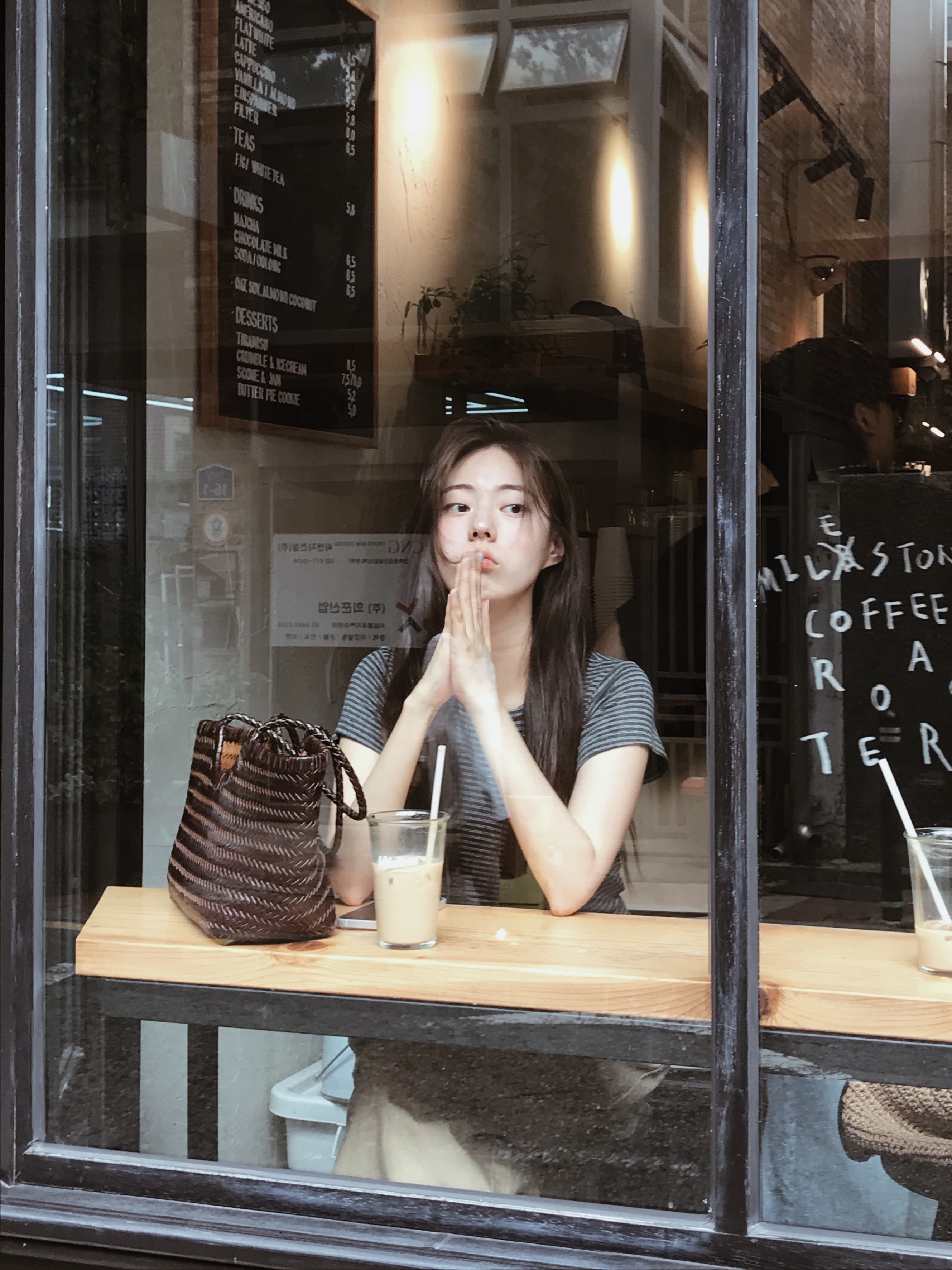 Dragon Diffusion Vintage Mesh Tote Bag Black 착용 스타일 - 2