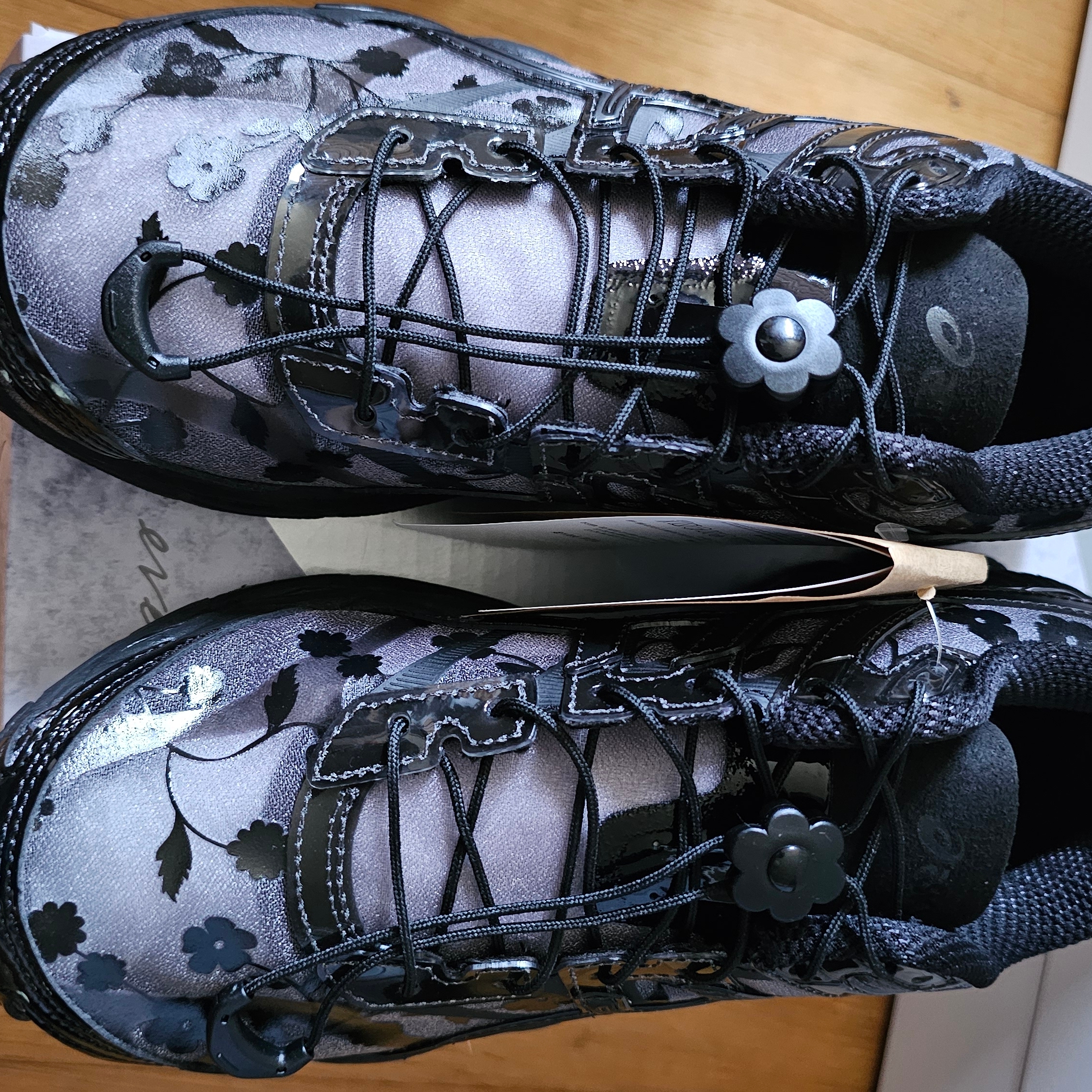 Asics x Cecilie Bahnsen Gel-Cumulus 16 Black 착용 스타일