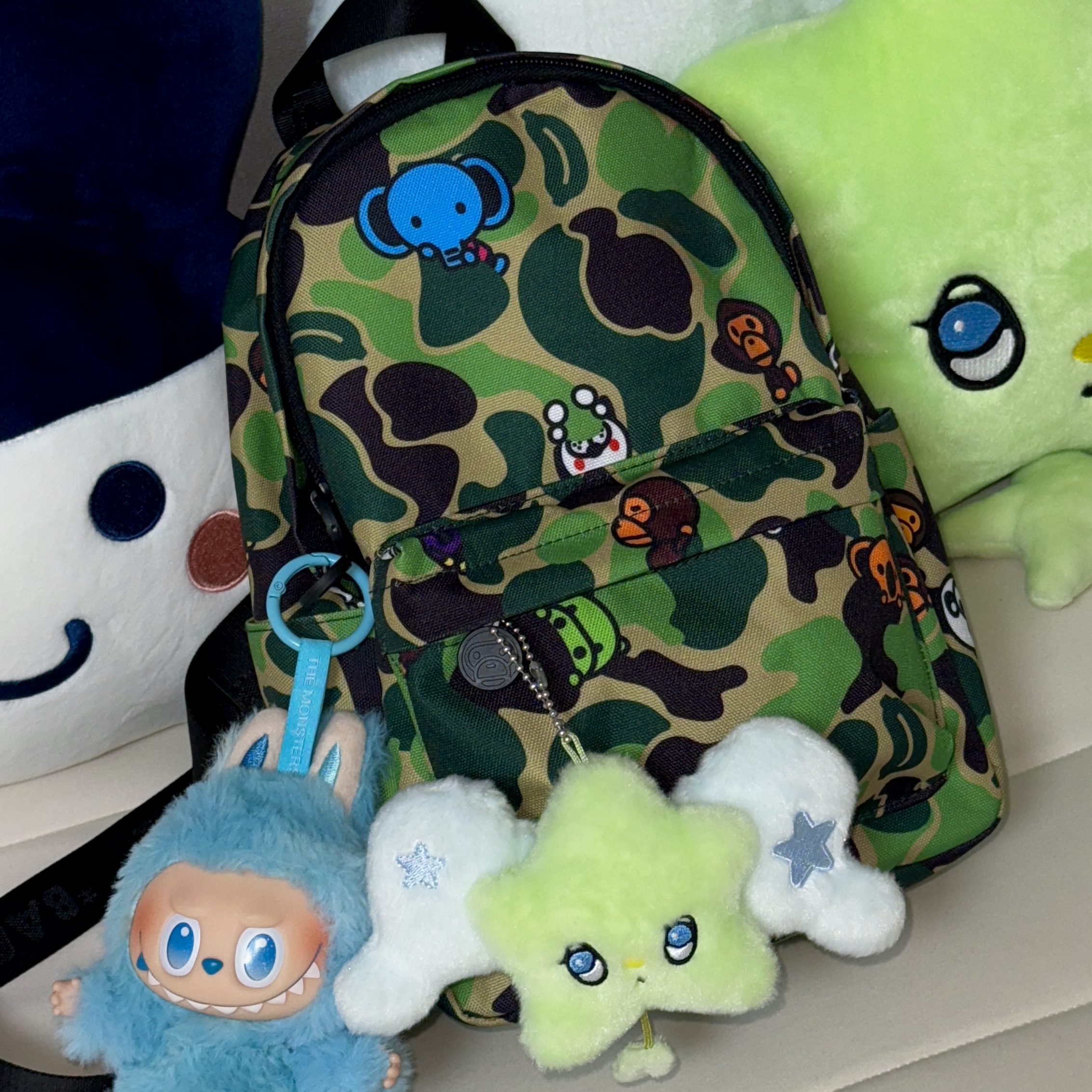 BAPE Baby Milo Mini Backpack Green, Pop Mart Labubu The Monsters Highlight Series Hope Keyring (Opened Case) 착용 스타일 - 1
